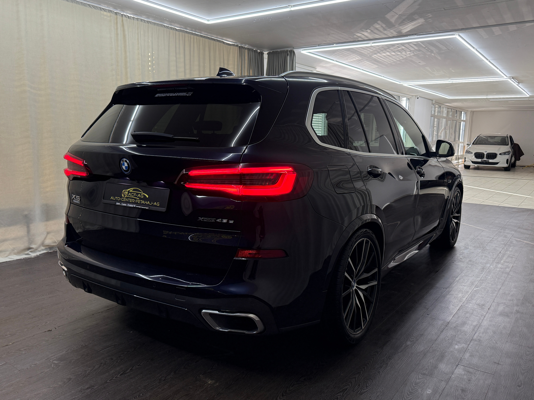 listing desktop thumbnail image 3