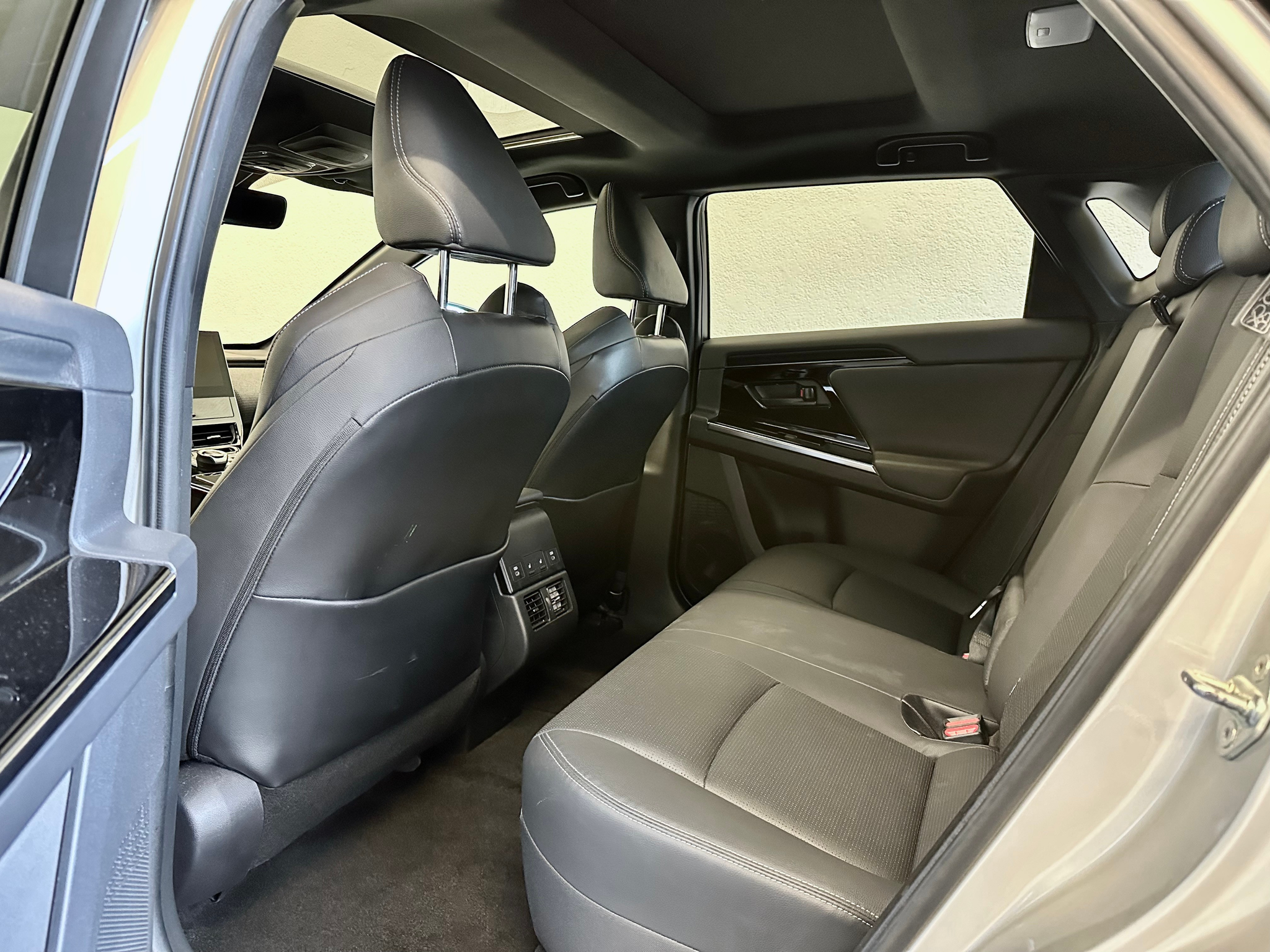 listing desktop thumbnail image 23