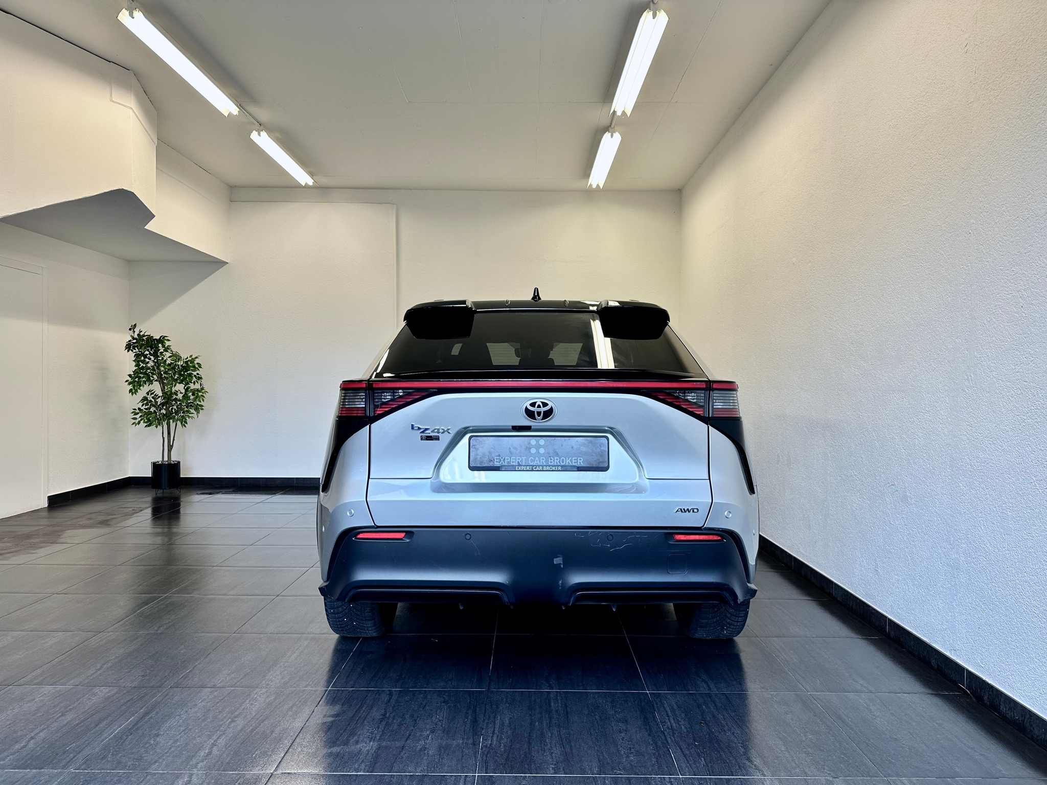 listing desktop thumbnail image 8