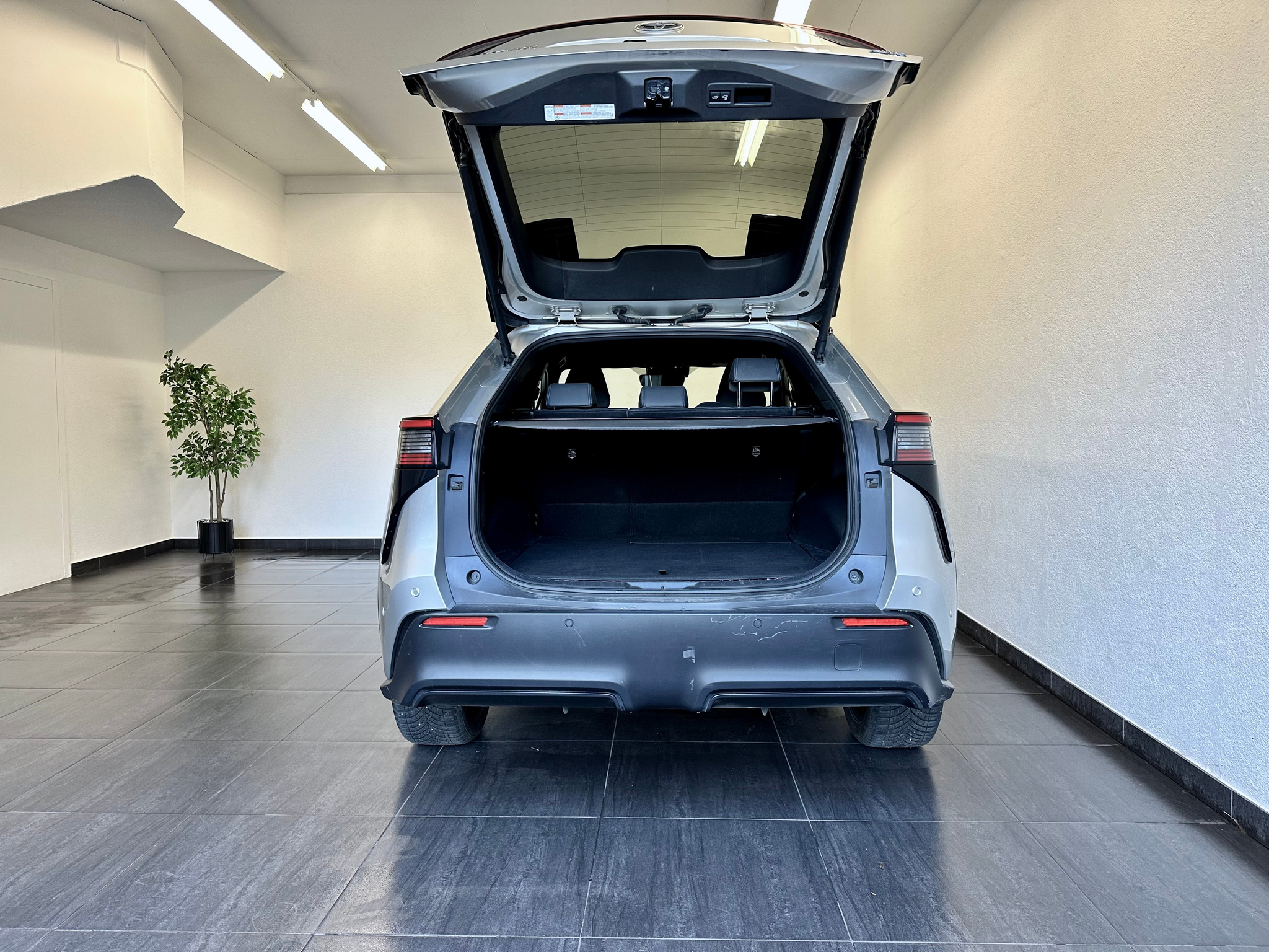 listing desktop thumbnail image 25