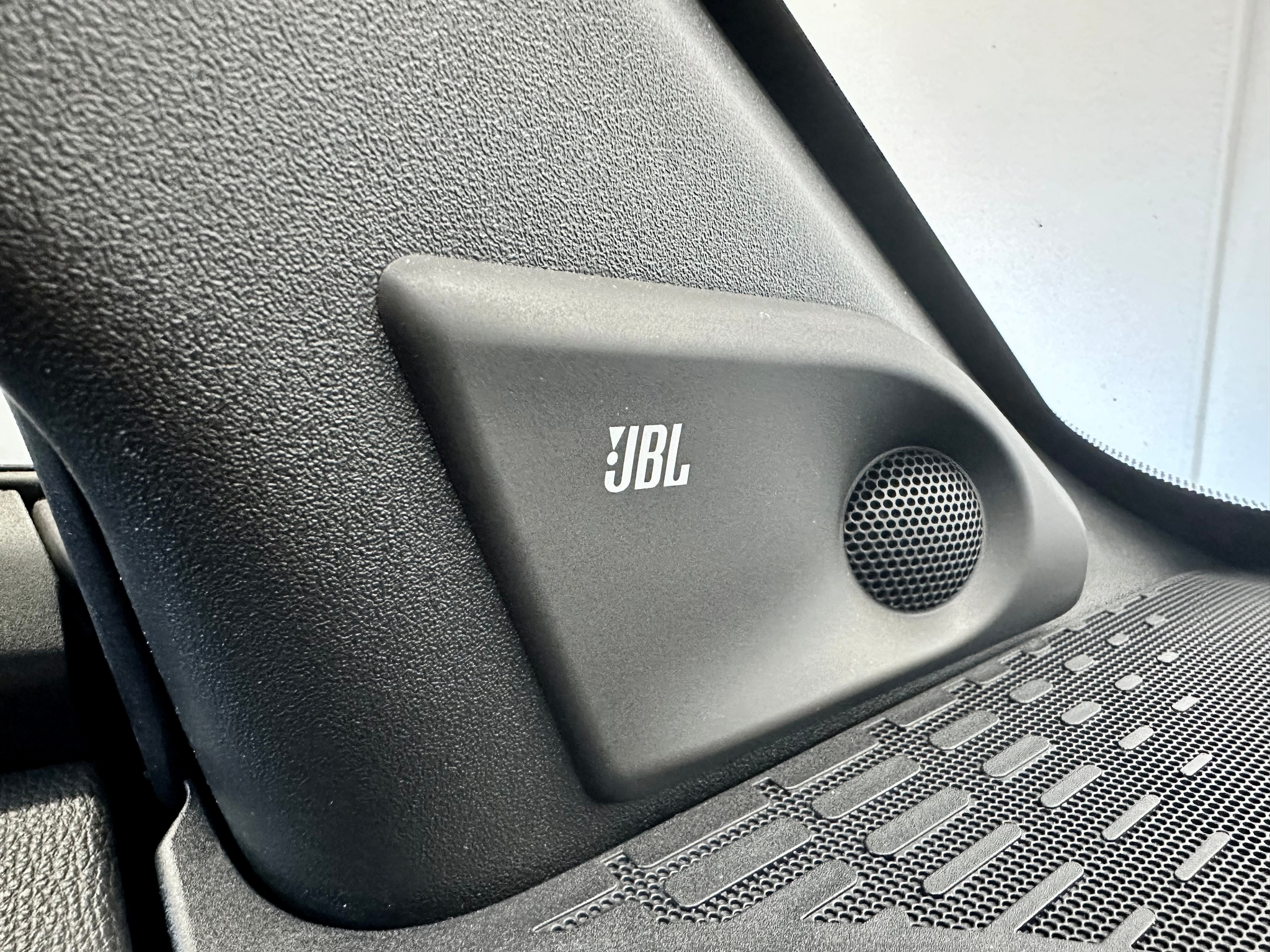 listing desktop thumbnail image 19