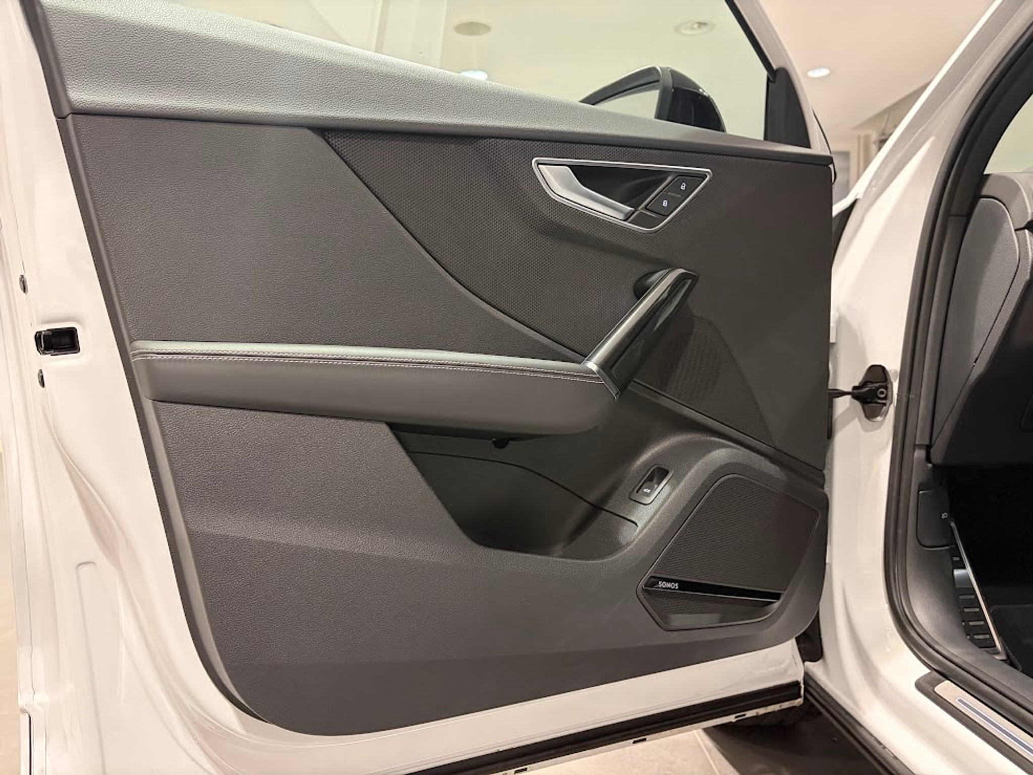 listing desktop thumbnail image 2