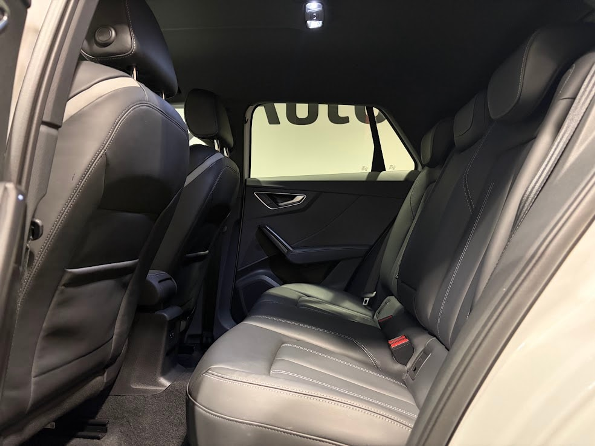 listing desktop thumbnail image 4