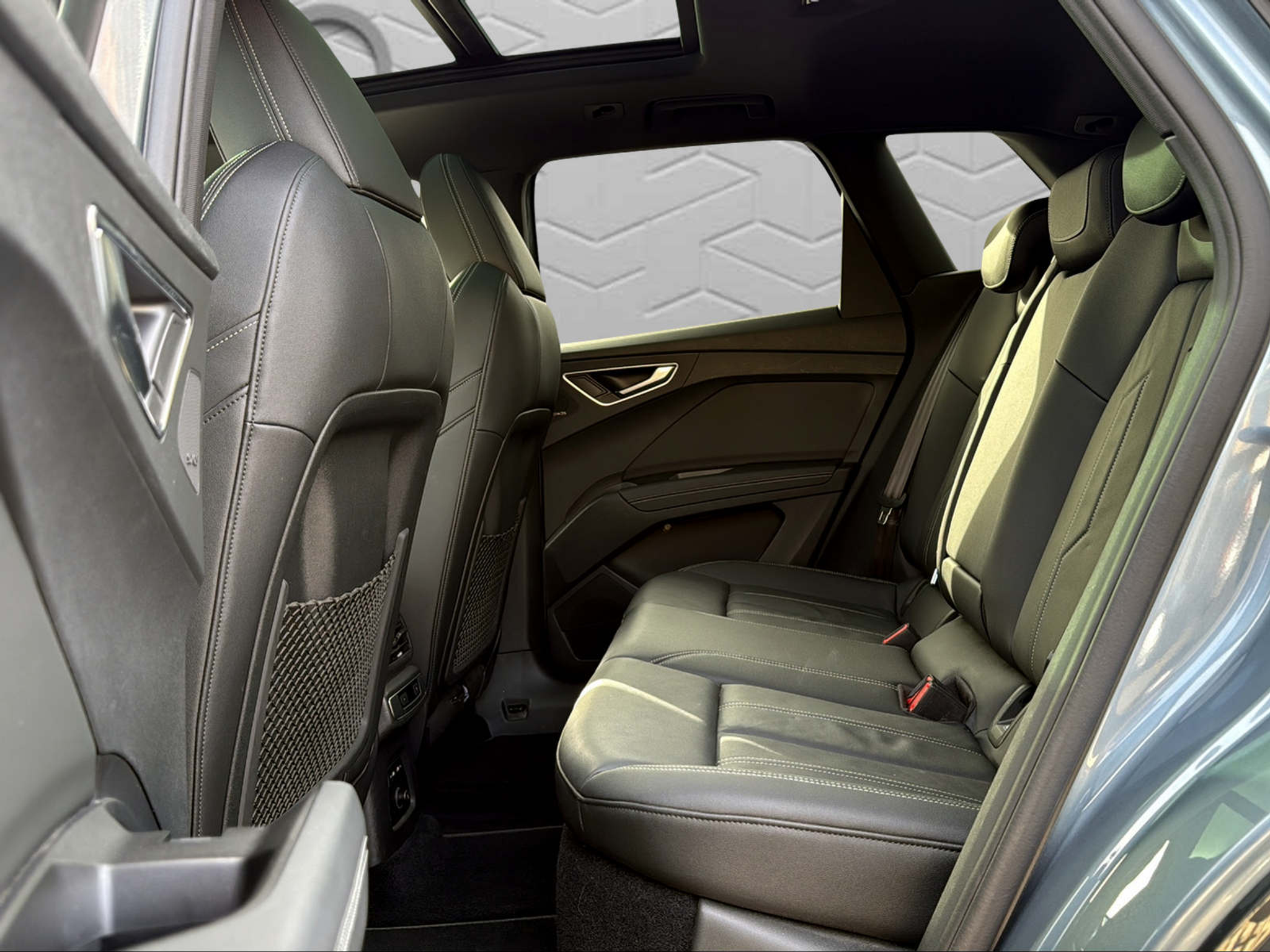 listing desktop thumbnail image 15