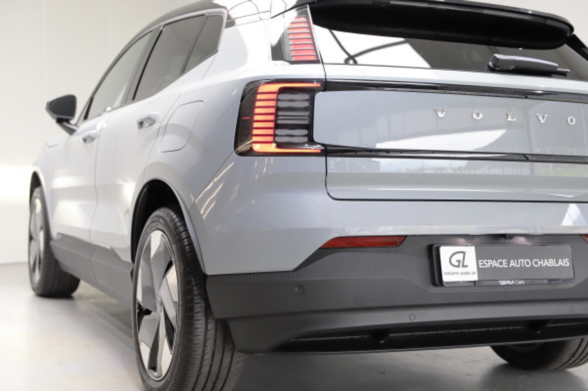 listing desktop thumbnail image 3