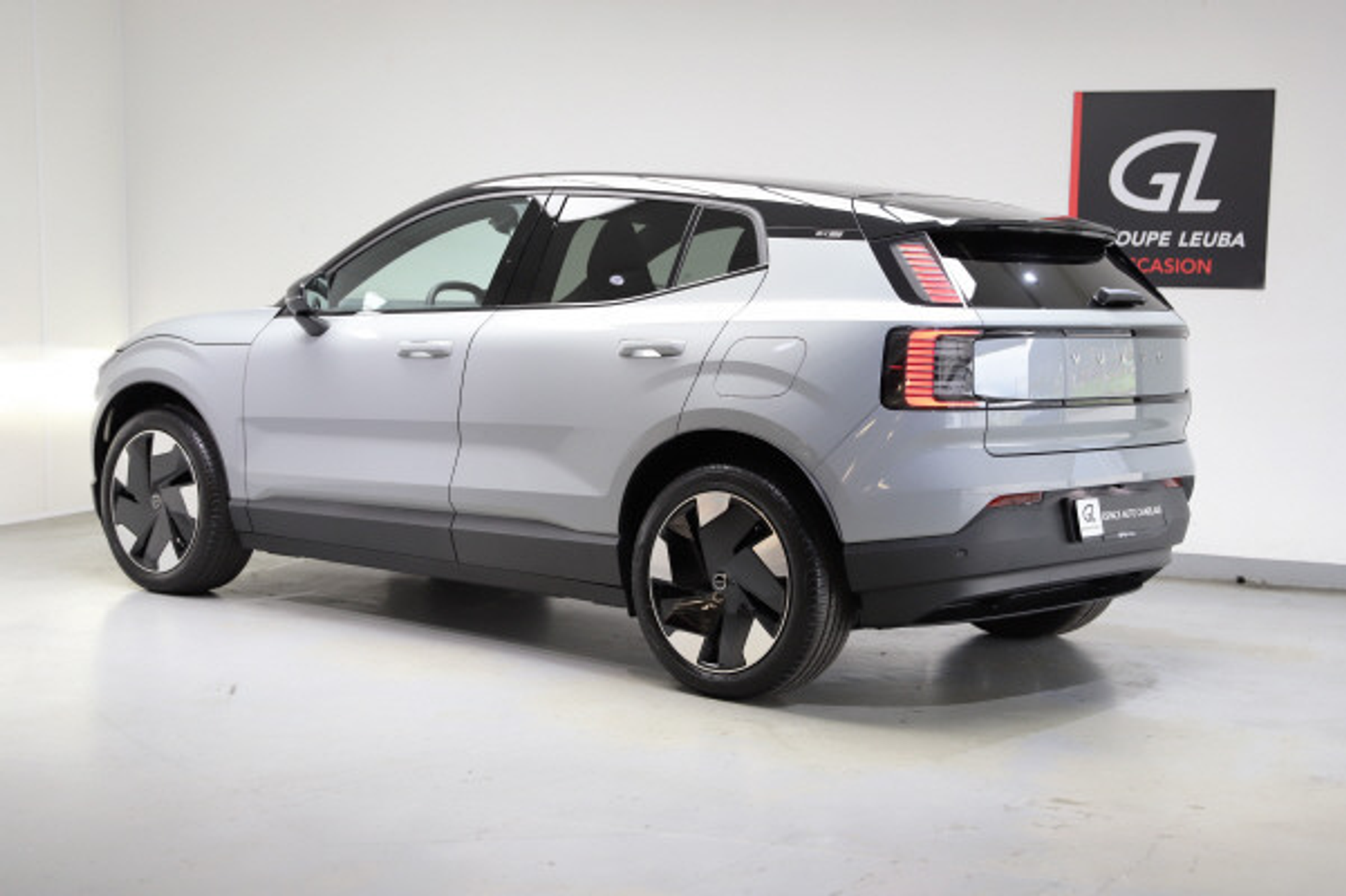 listing desktop thumbnail image 2