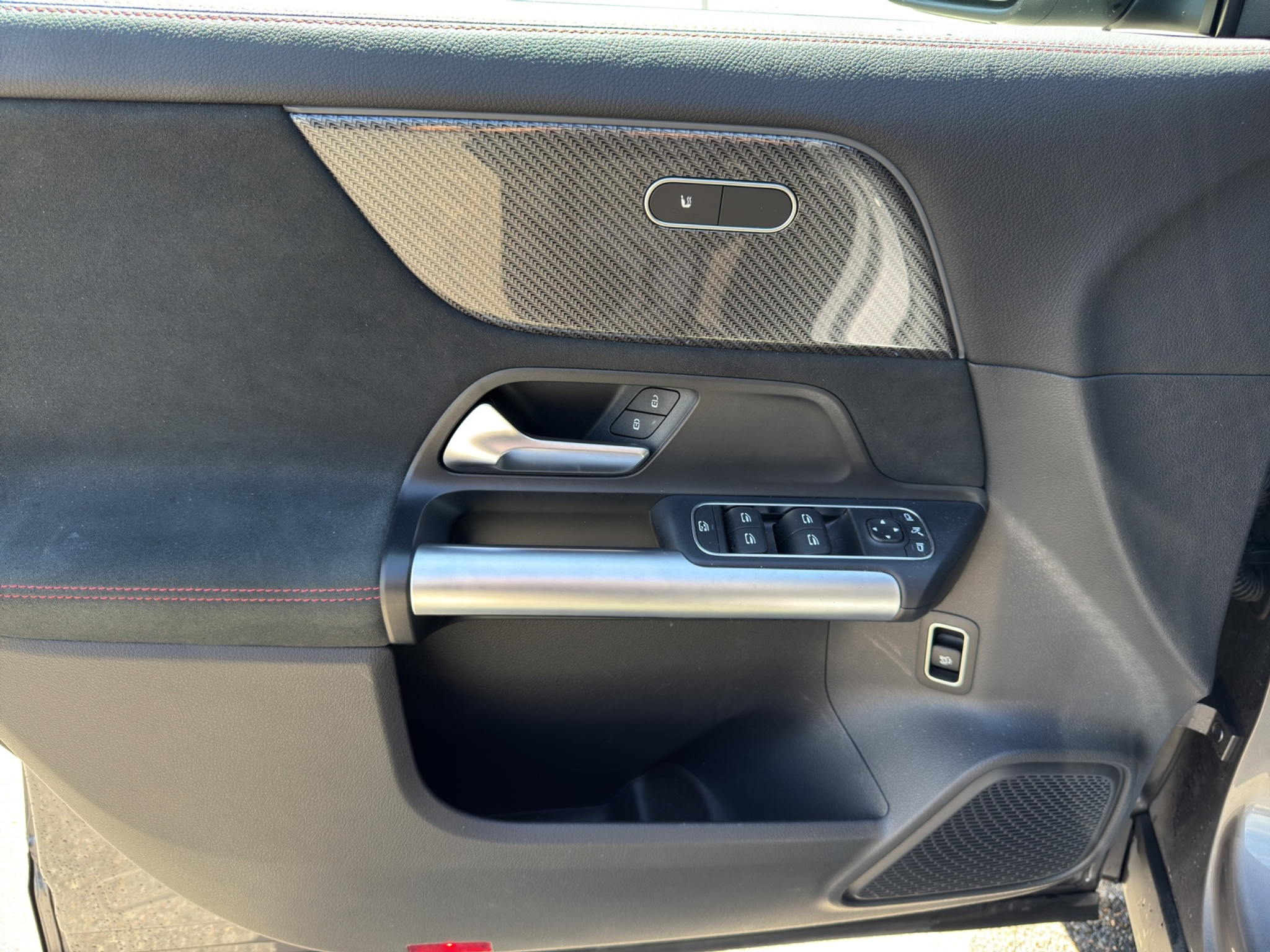 listing desktop thumbnail image 12