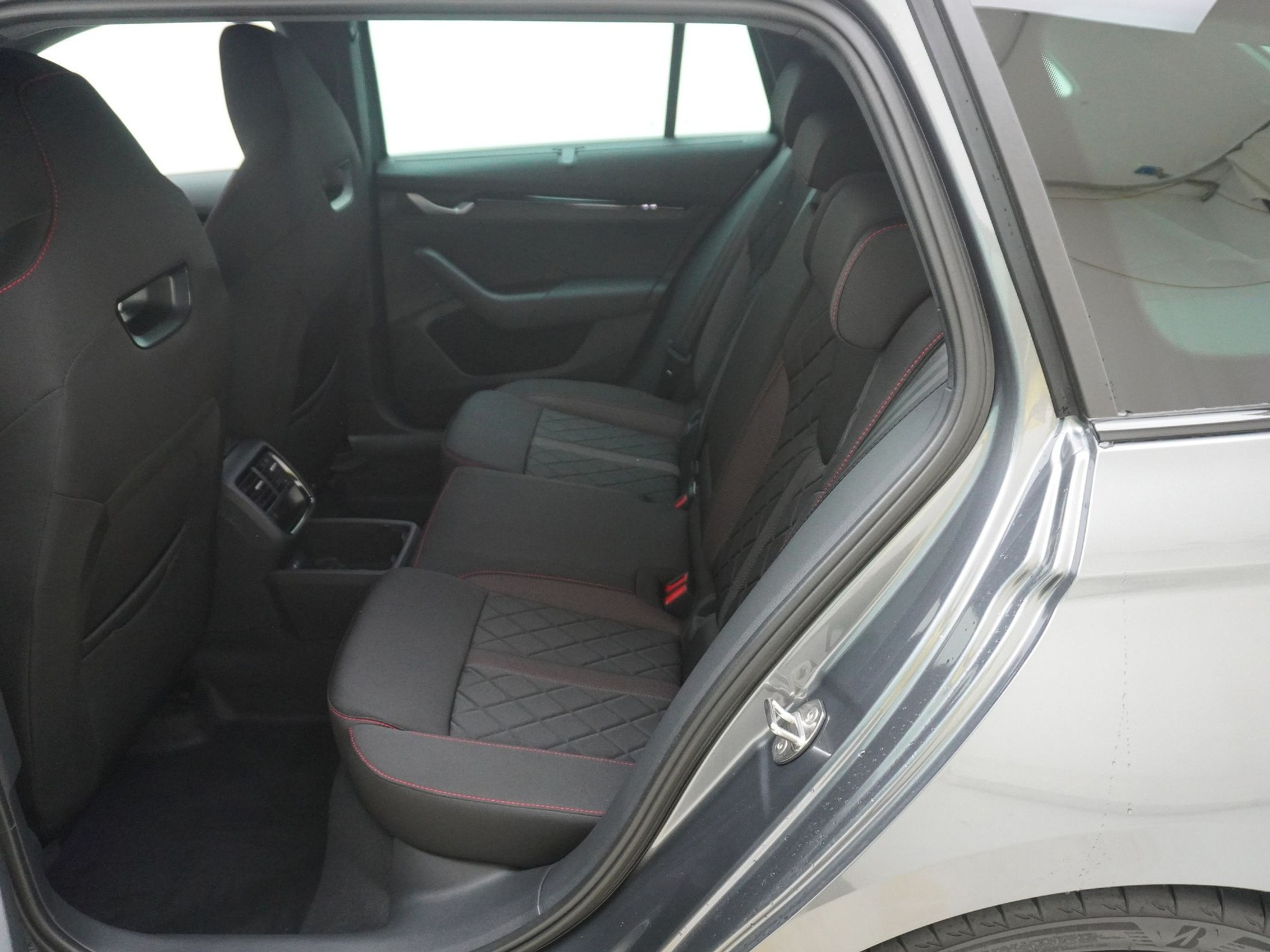 listing desktop thumbnail image 15