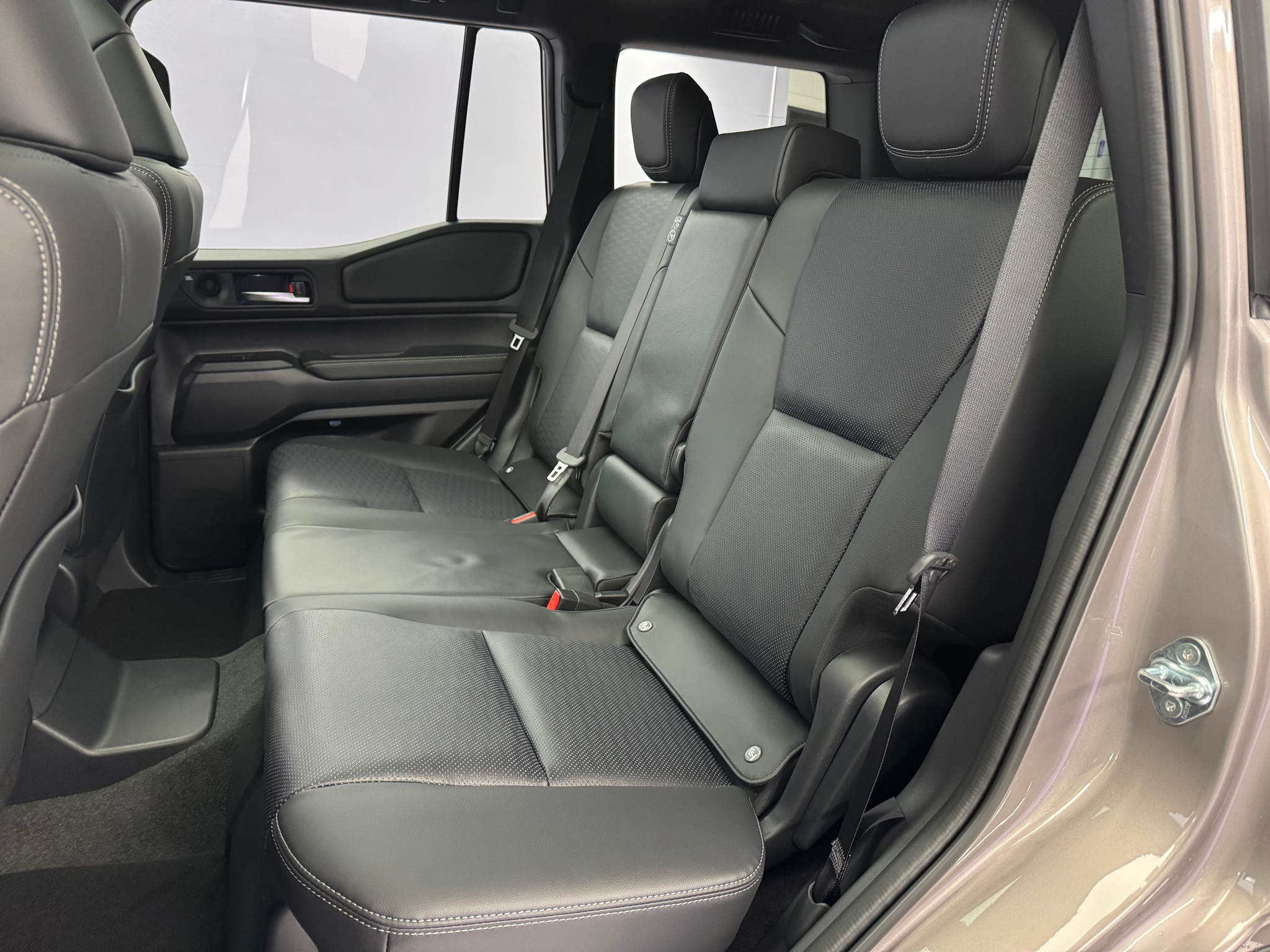 listing desktop thumbnail image 9