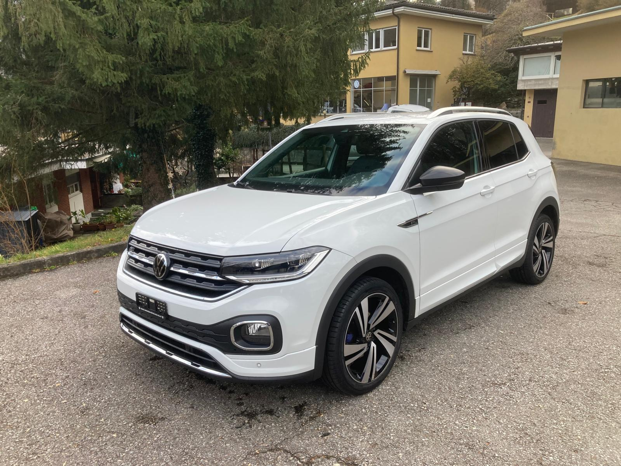 listing desktop thumbnail image 2