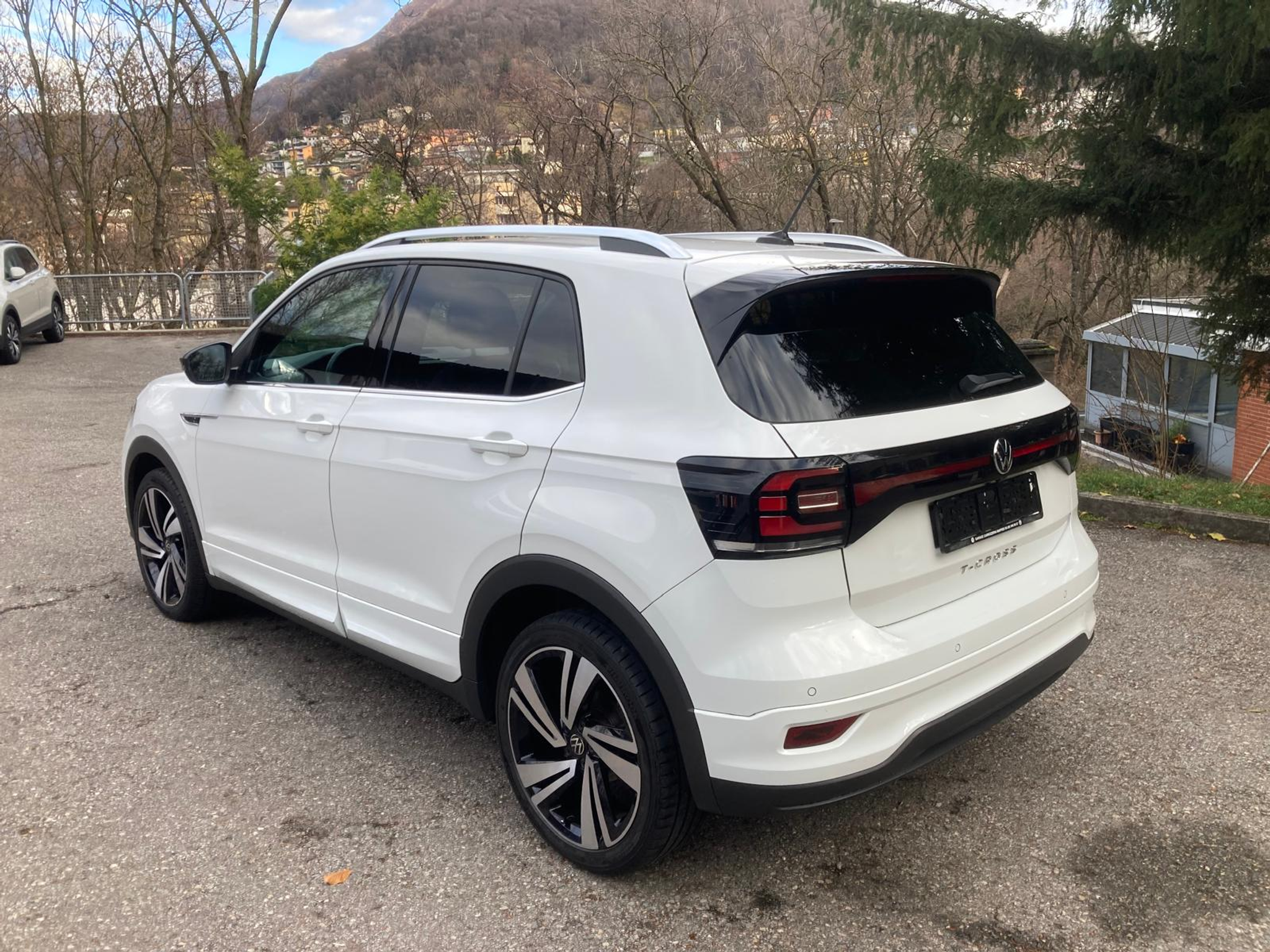 listing desktop thumbnail image 4