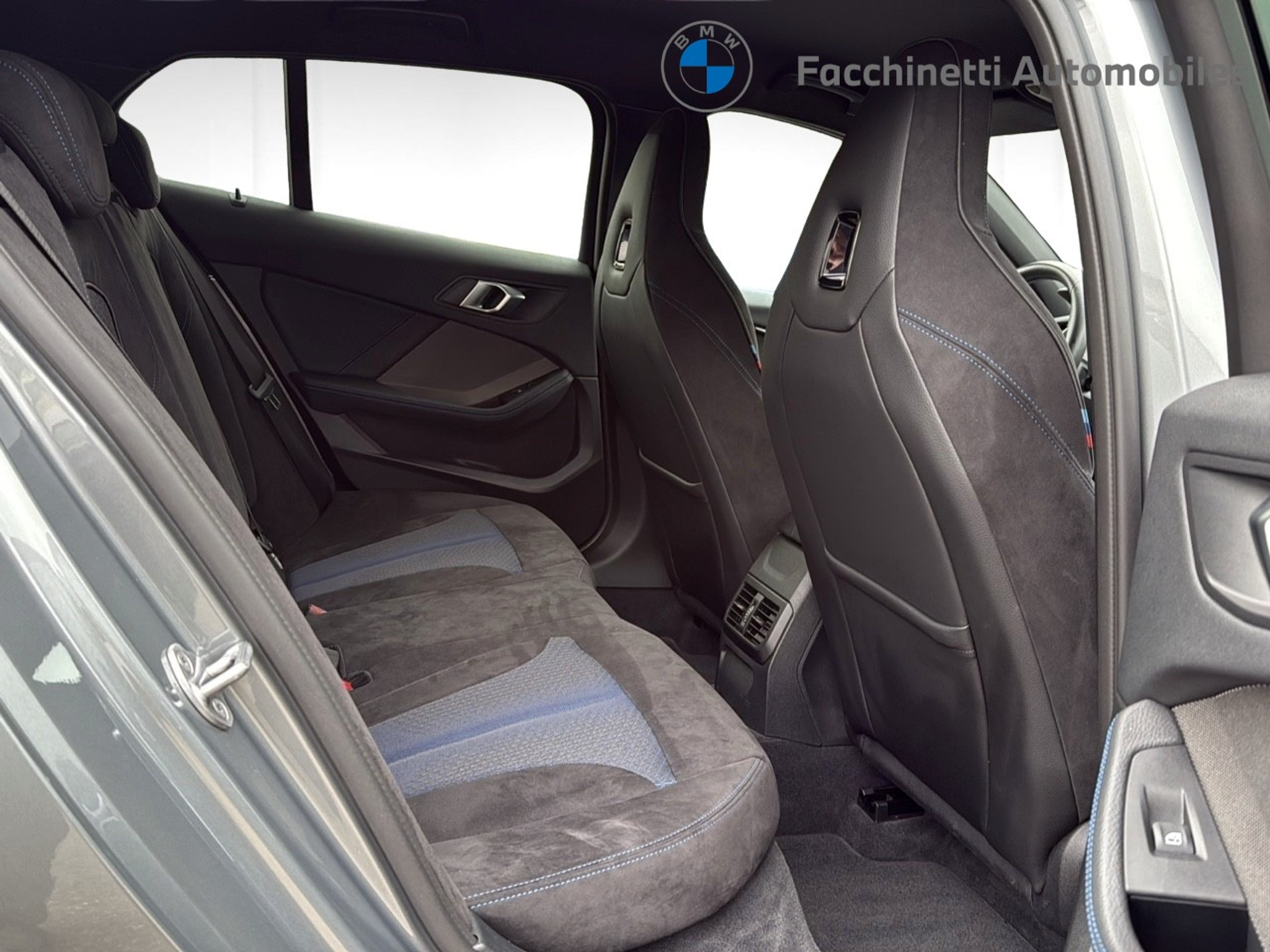 listing desktop thumbnail image 11