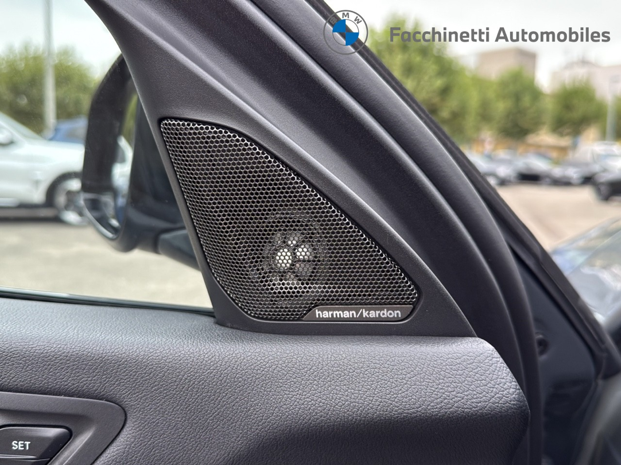 listing desktop thumbnail image 23