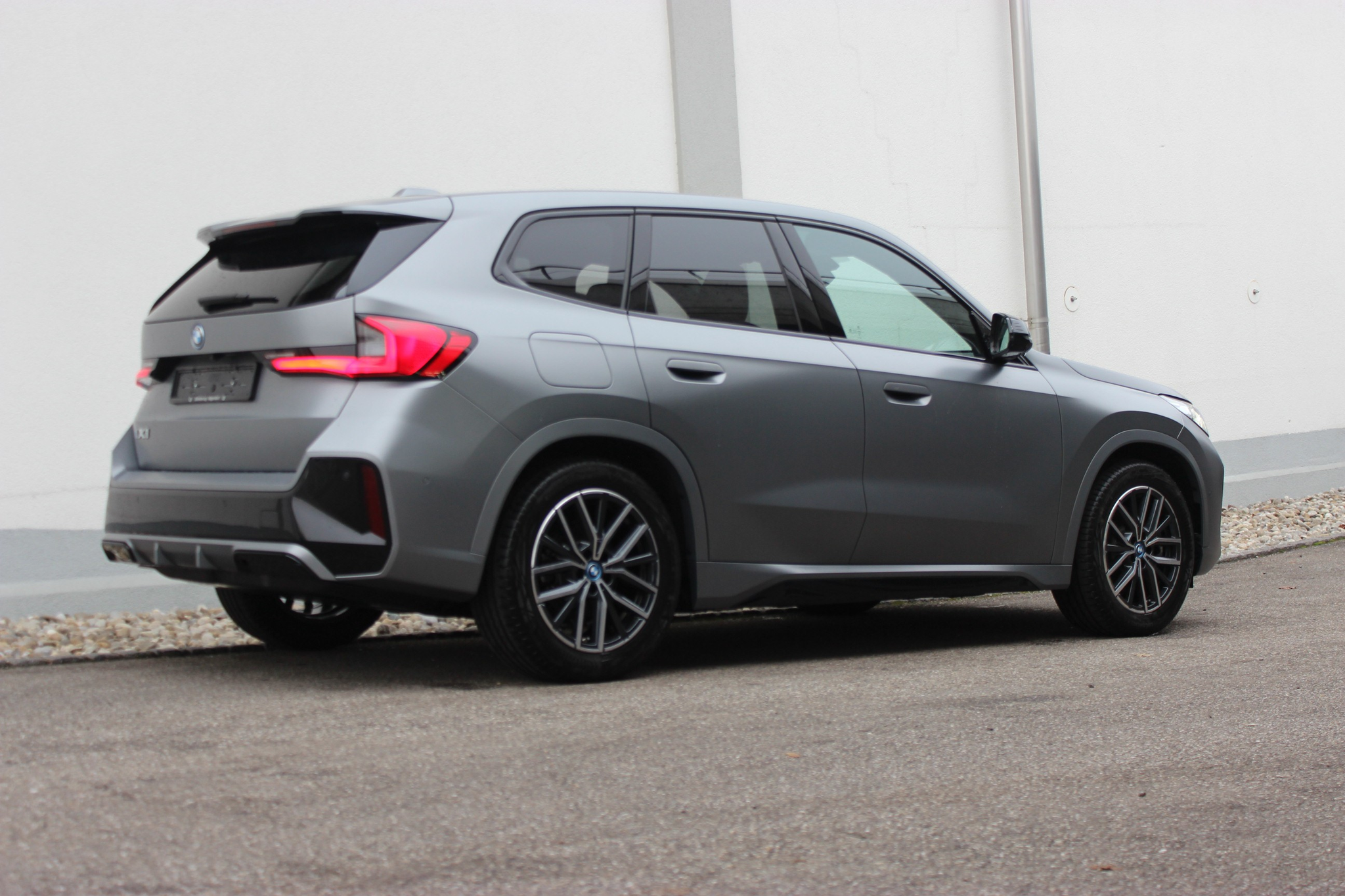 listing desktop thumbnail image 2