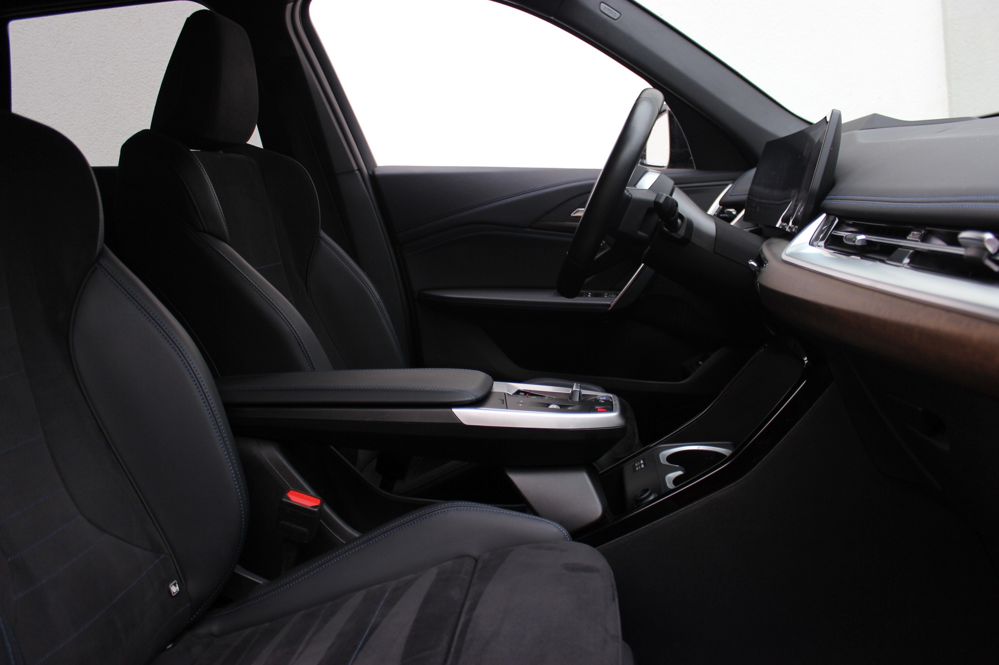 listing desktop thumbnail image 3