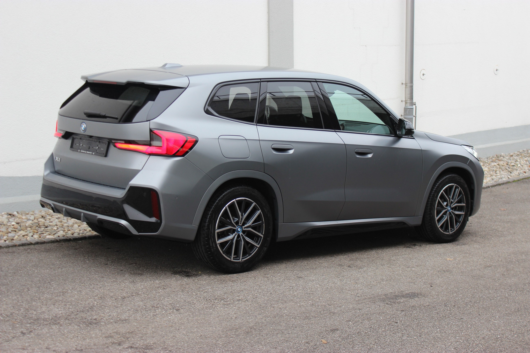 listing desktop thumbnail image 4