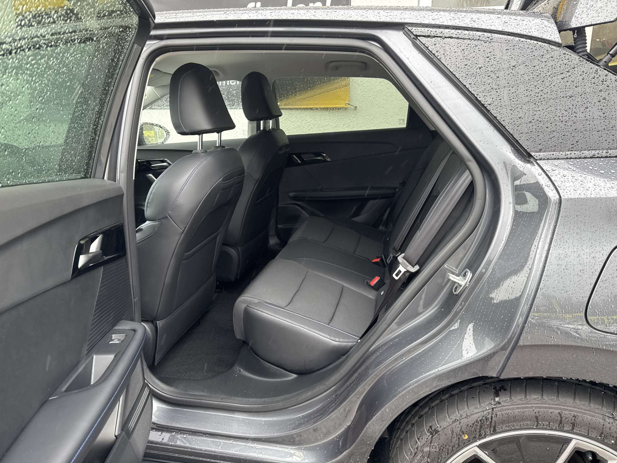 listing desktop thumbnail image 7