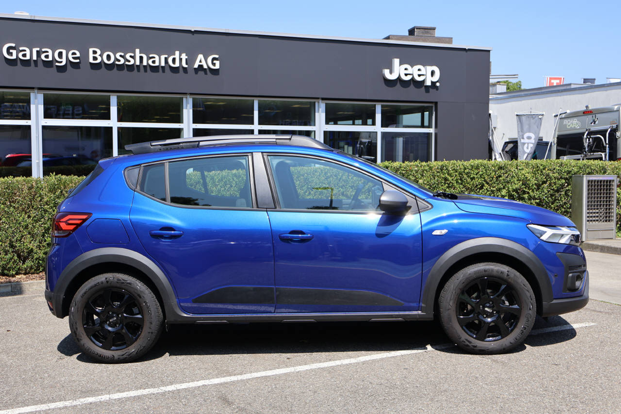 listing desktop thumbnail image 1