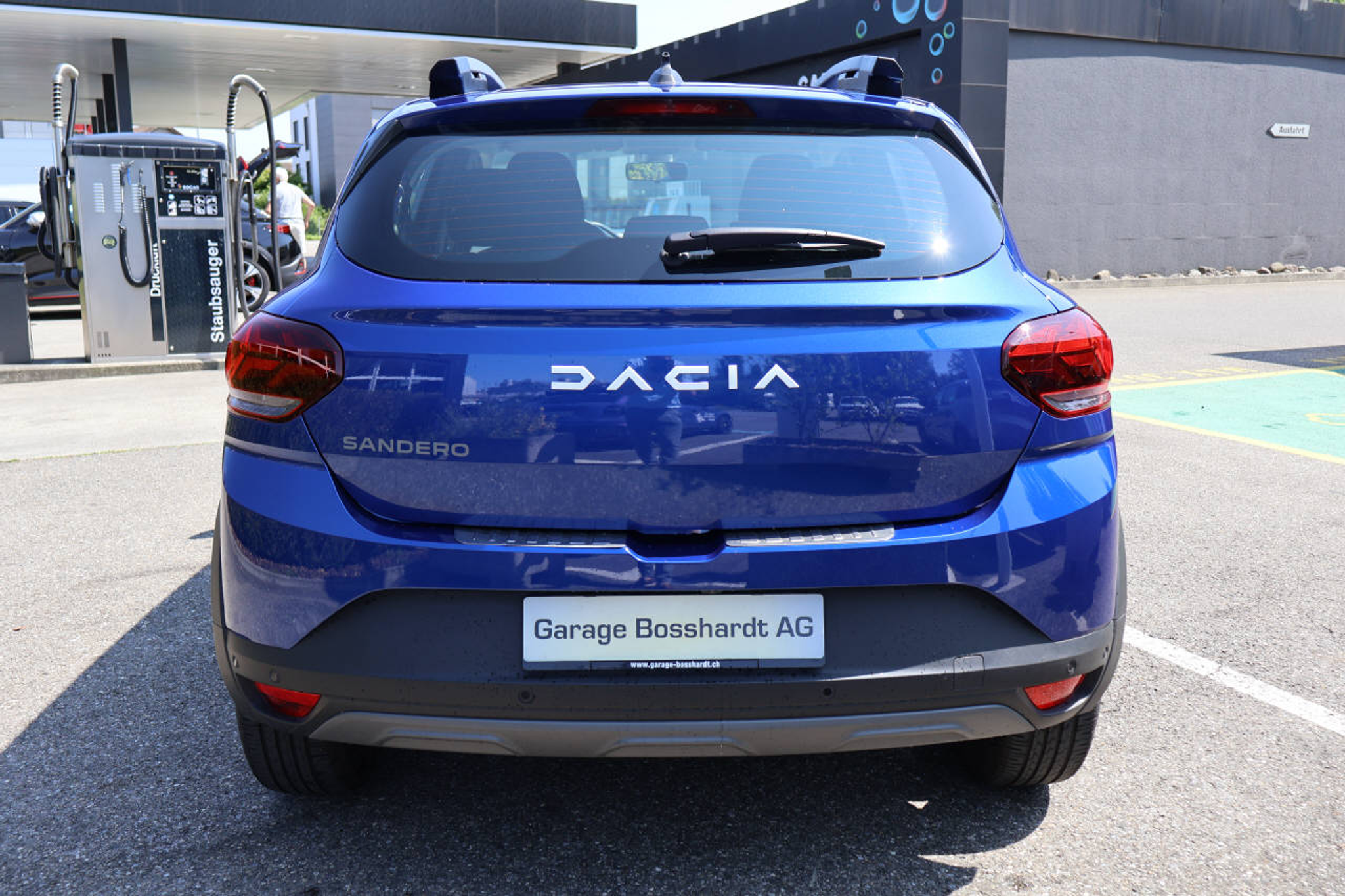 listing desktop thumbnail image 3