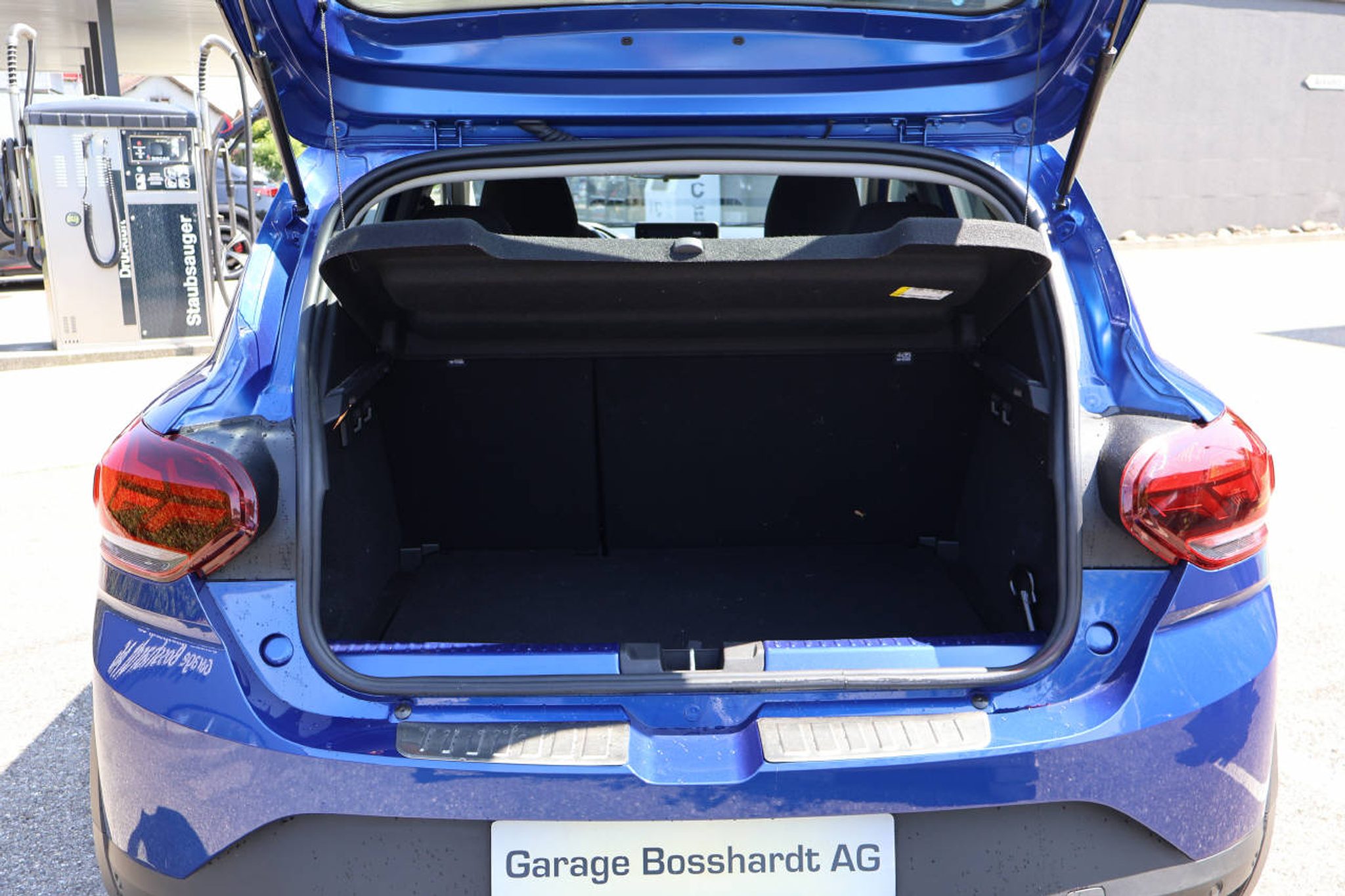 listing desktop thumbnail image 4