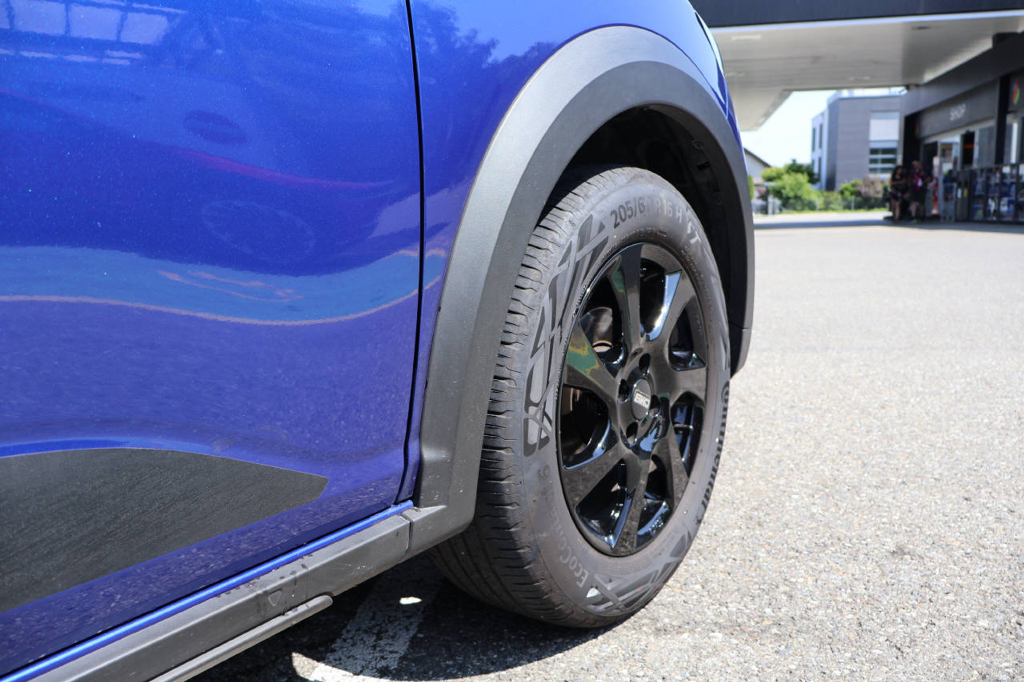 listing desktop thumbnail image 9