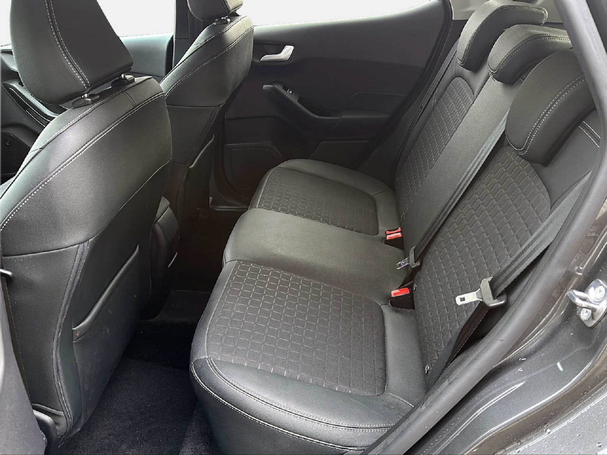 listing desktop thumbnail image 11