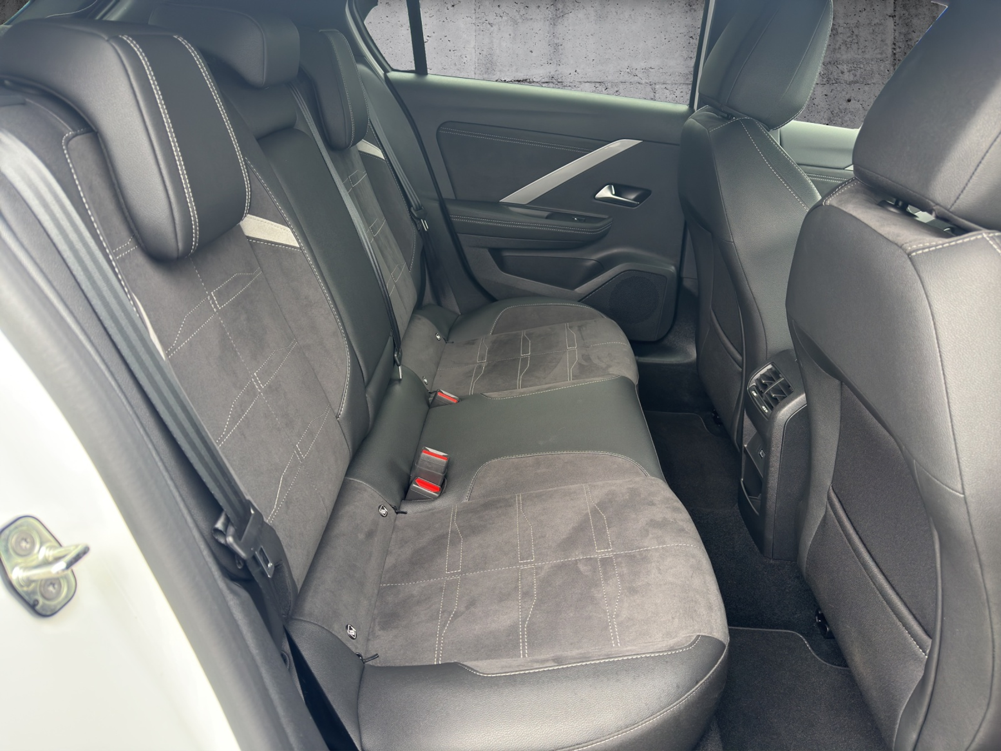 listing desktop thumbnail image 25