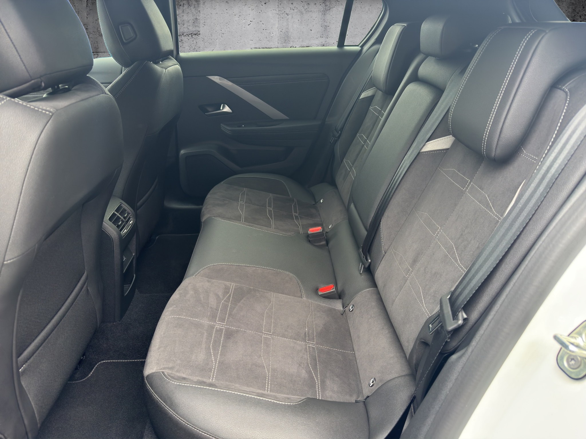 listing desktop thumbnail image 24