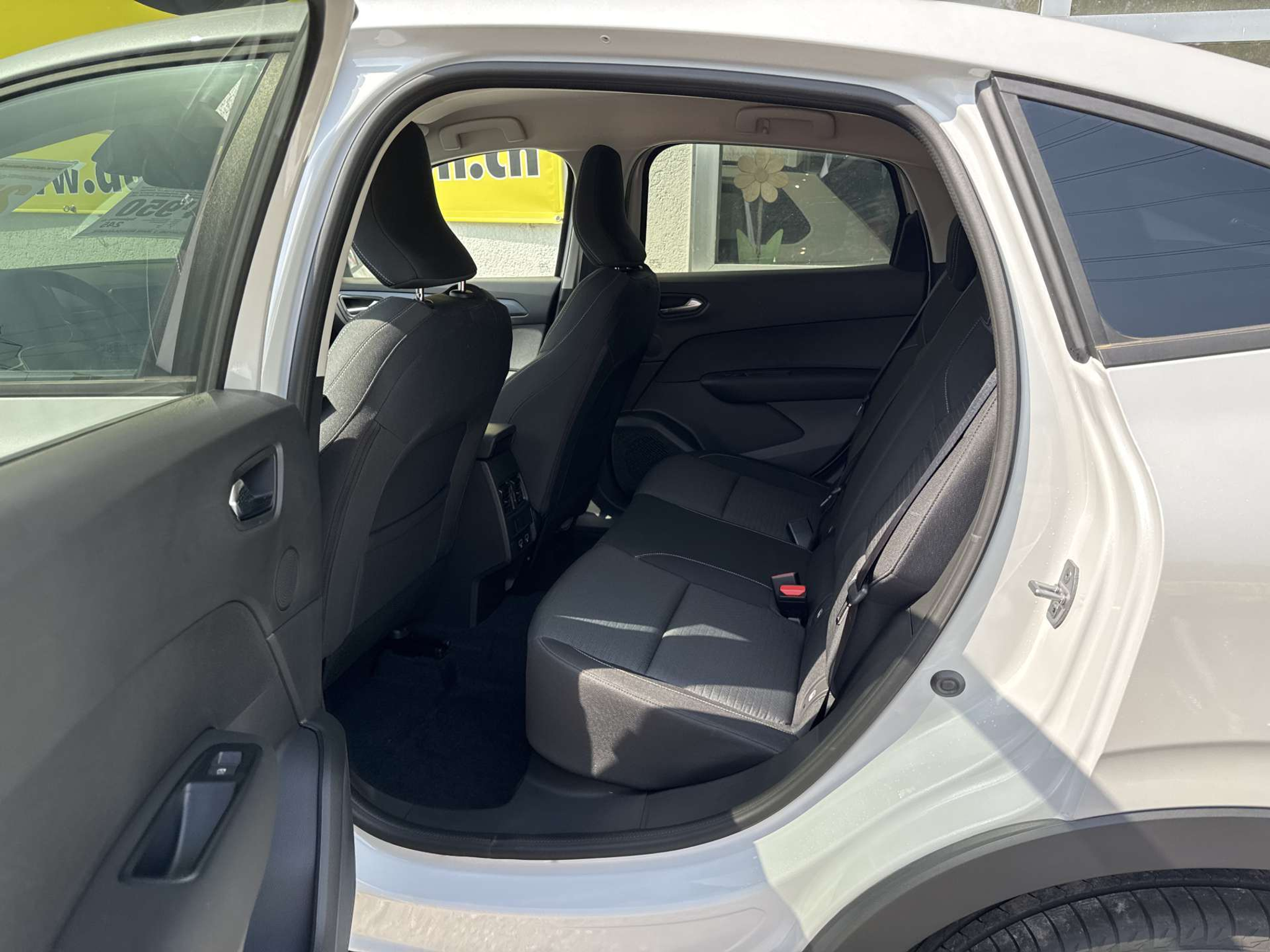 listing desktop thumbnail image 7