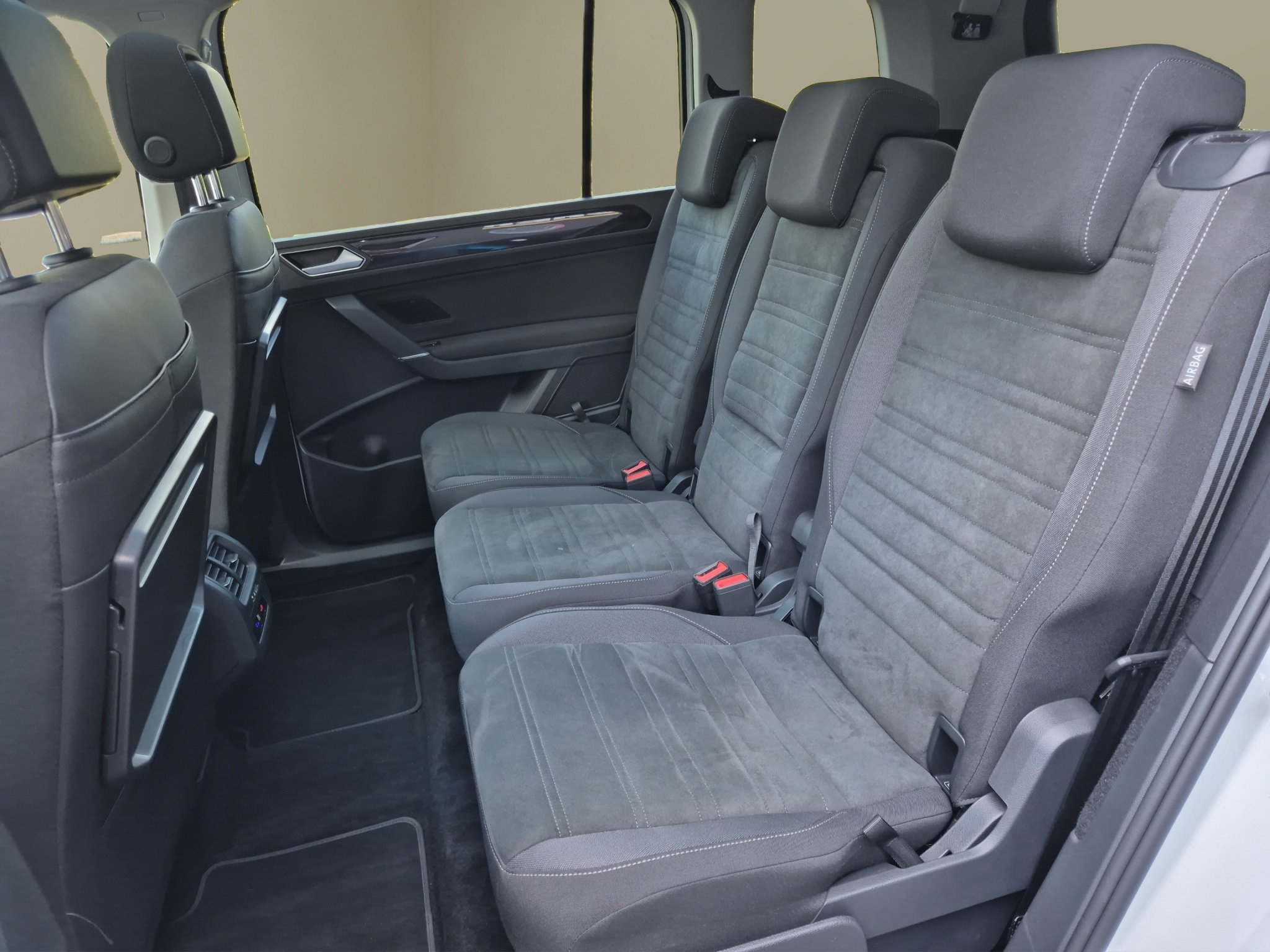 listing desktop thumbnail image 13