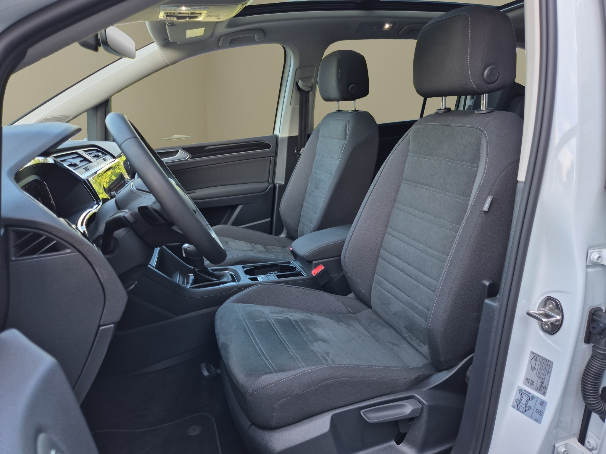 listing desktop thumbnail image 8