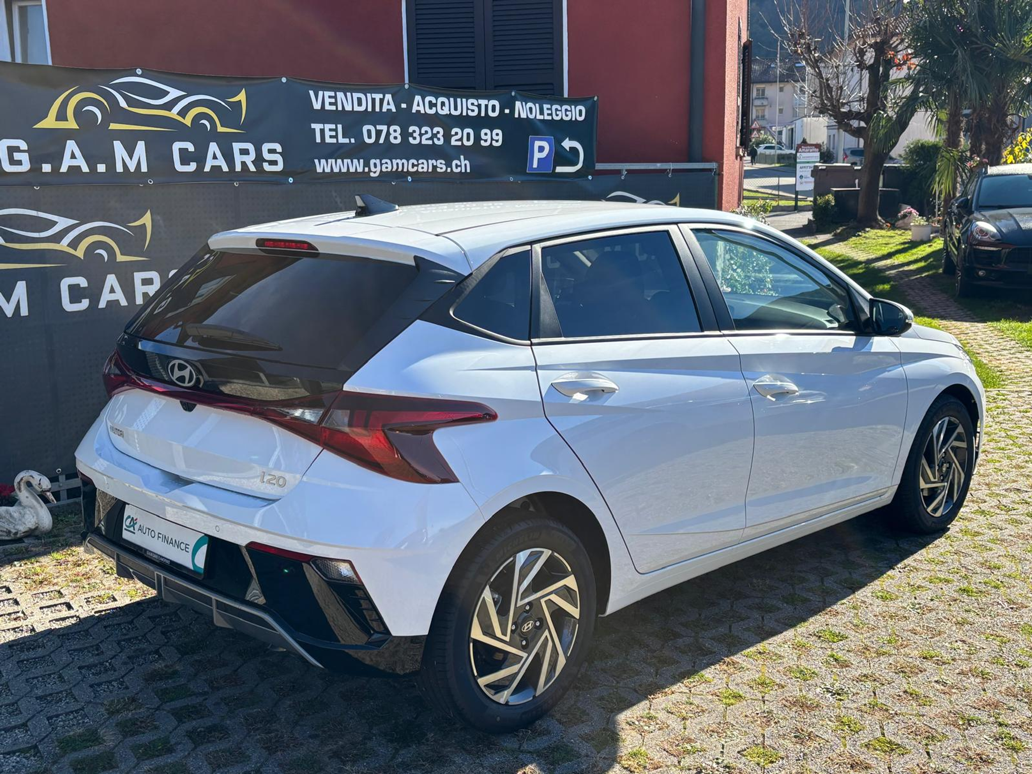 listing desktop thumbnail image 1