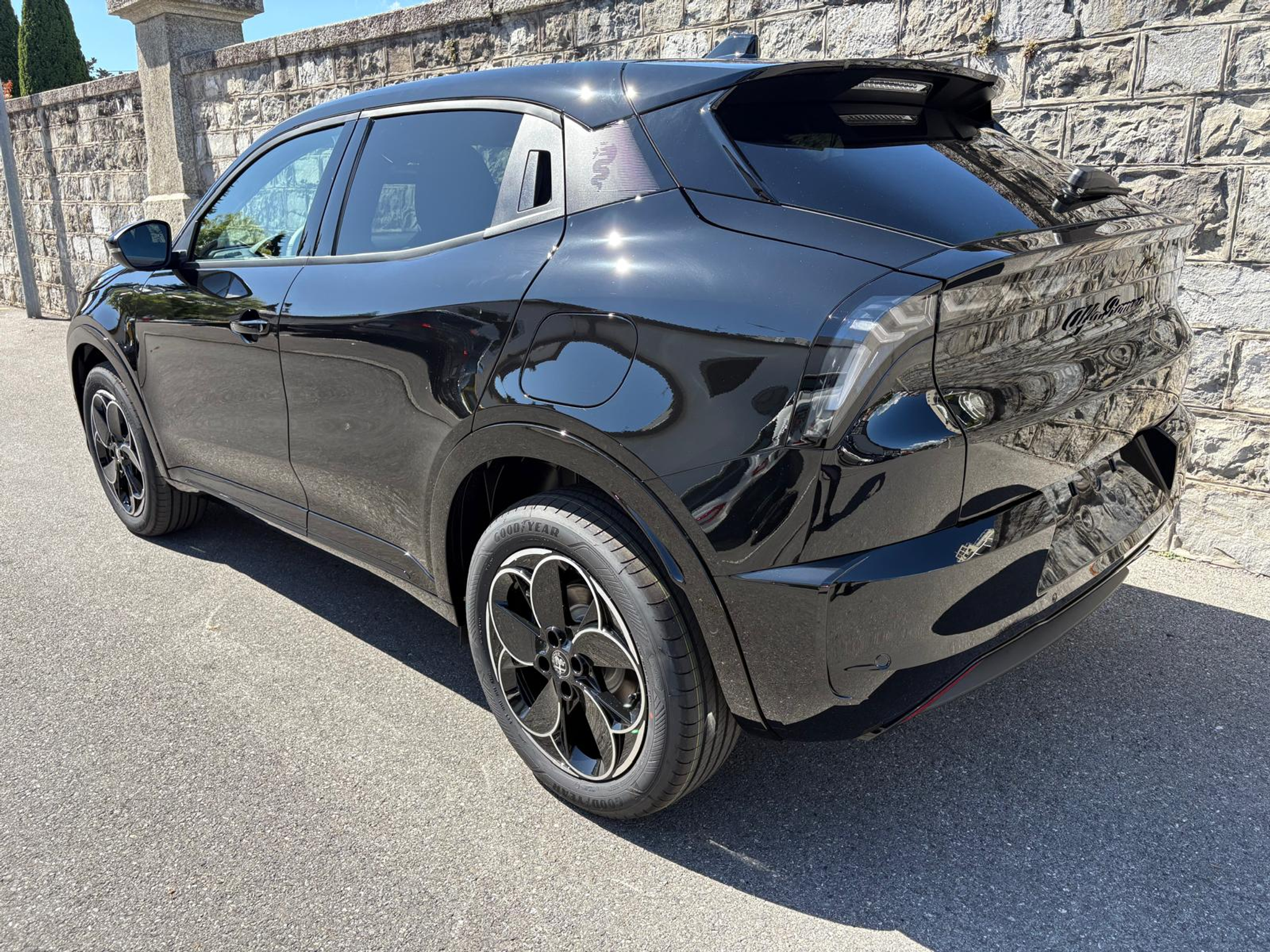 listing desktop thumbnail image 2