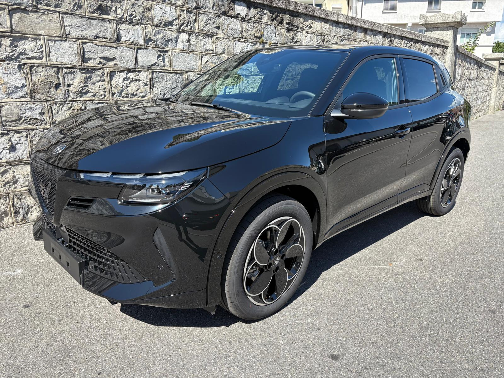 listing desktop thumbnail image 1