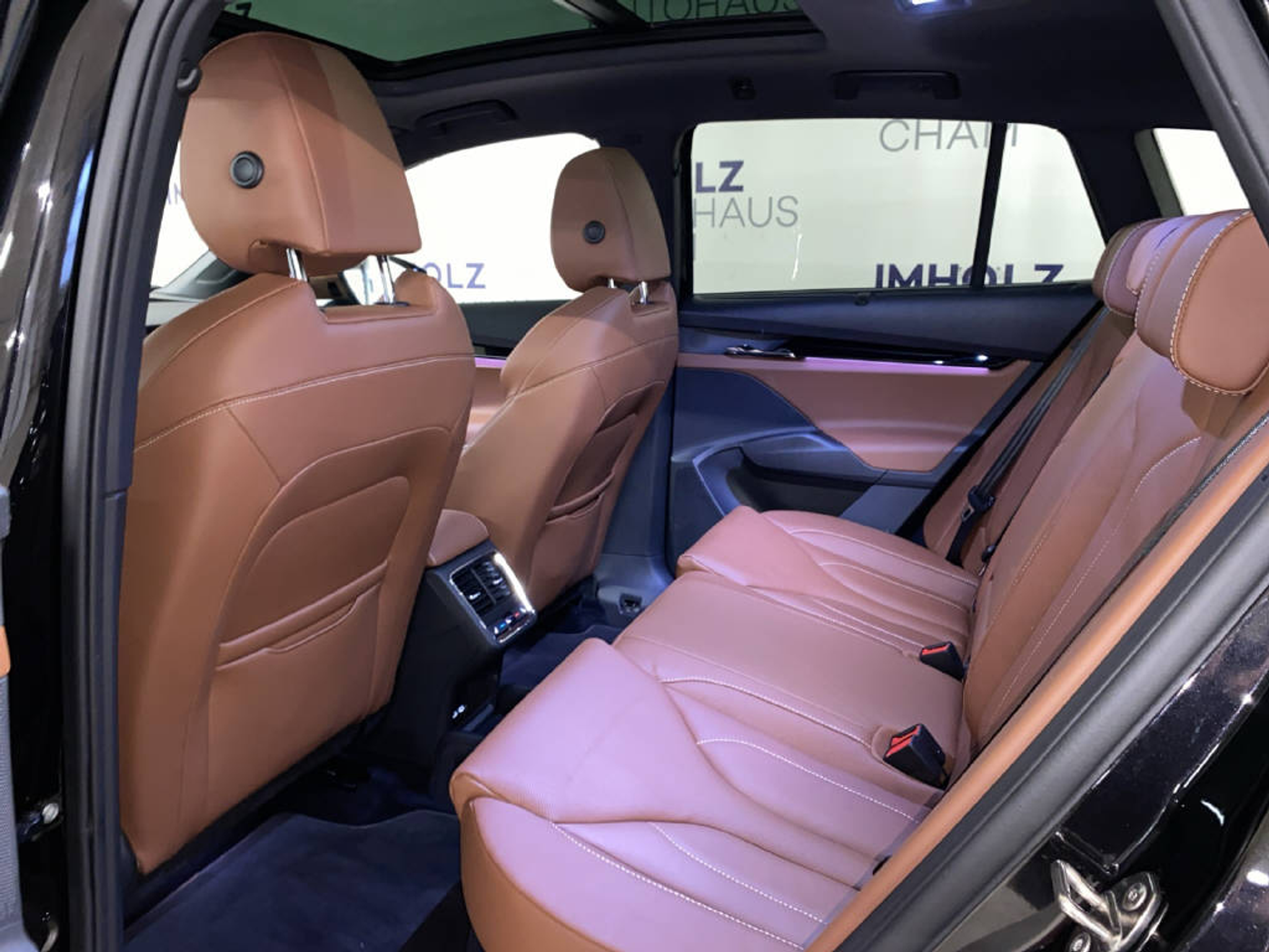 listing desktop thumbnail image 15