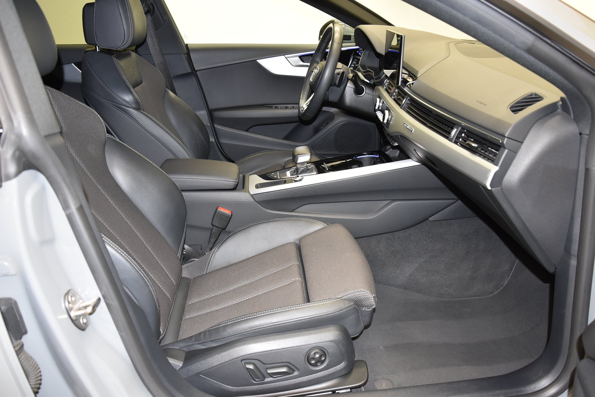 listing desktop thumbnail image 3