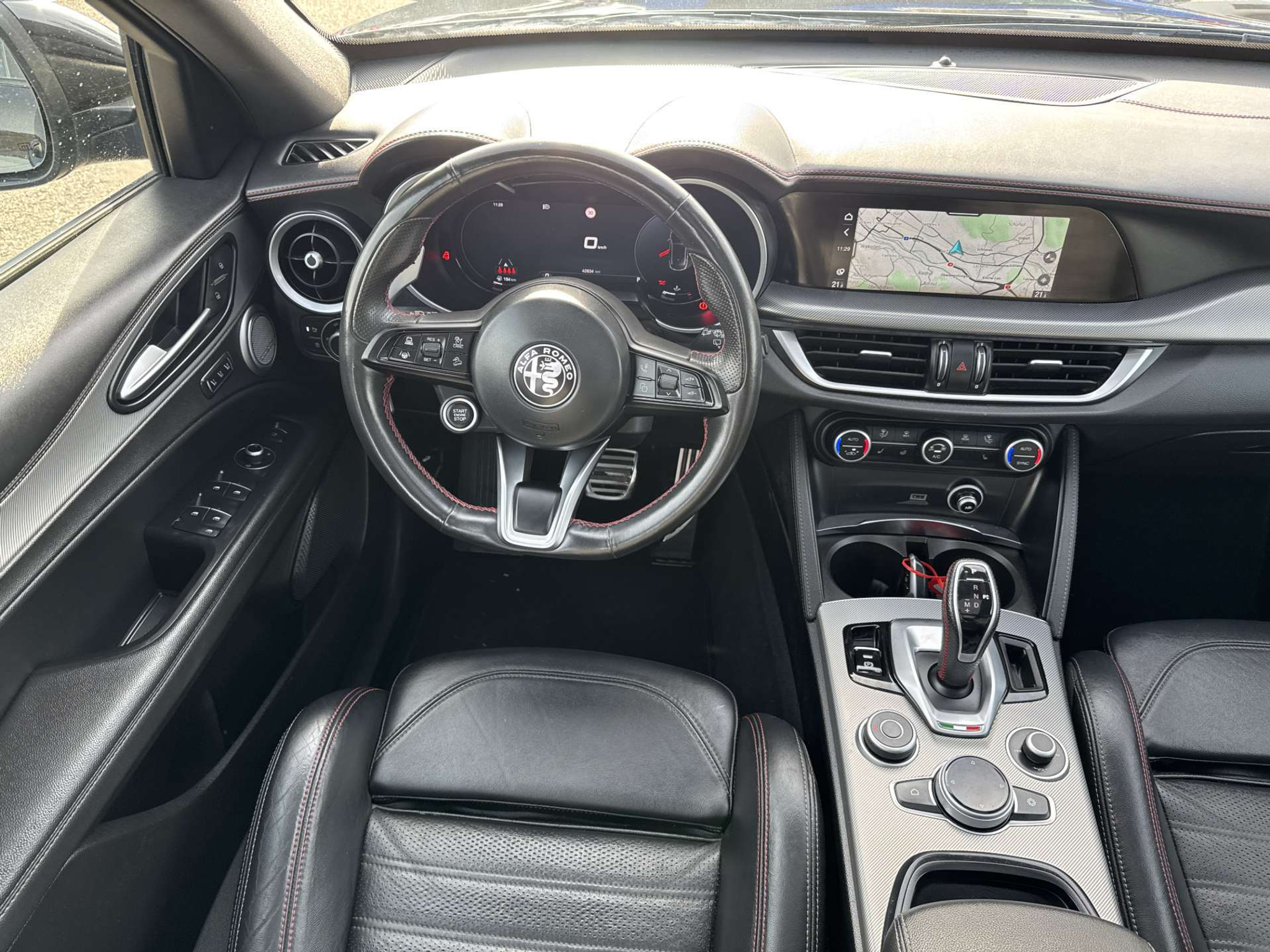 listing desktop thumbnail image 4