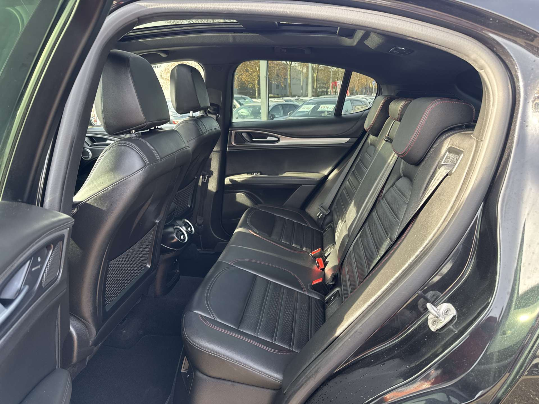 listing desktop thumbnail image 6