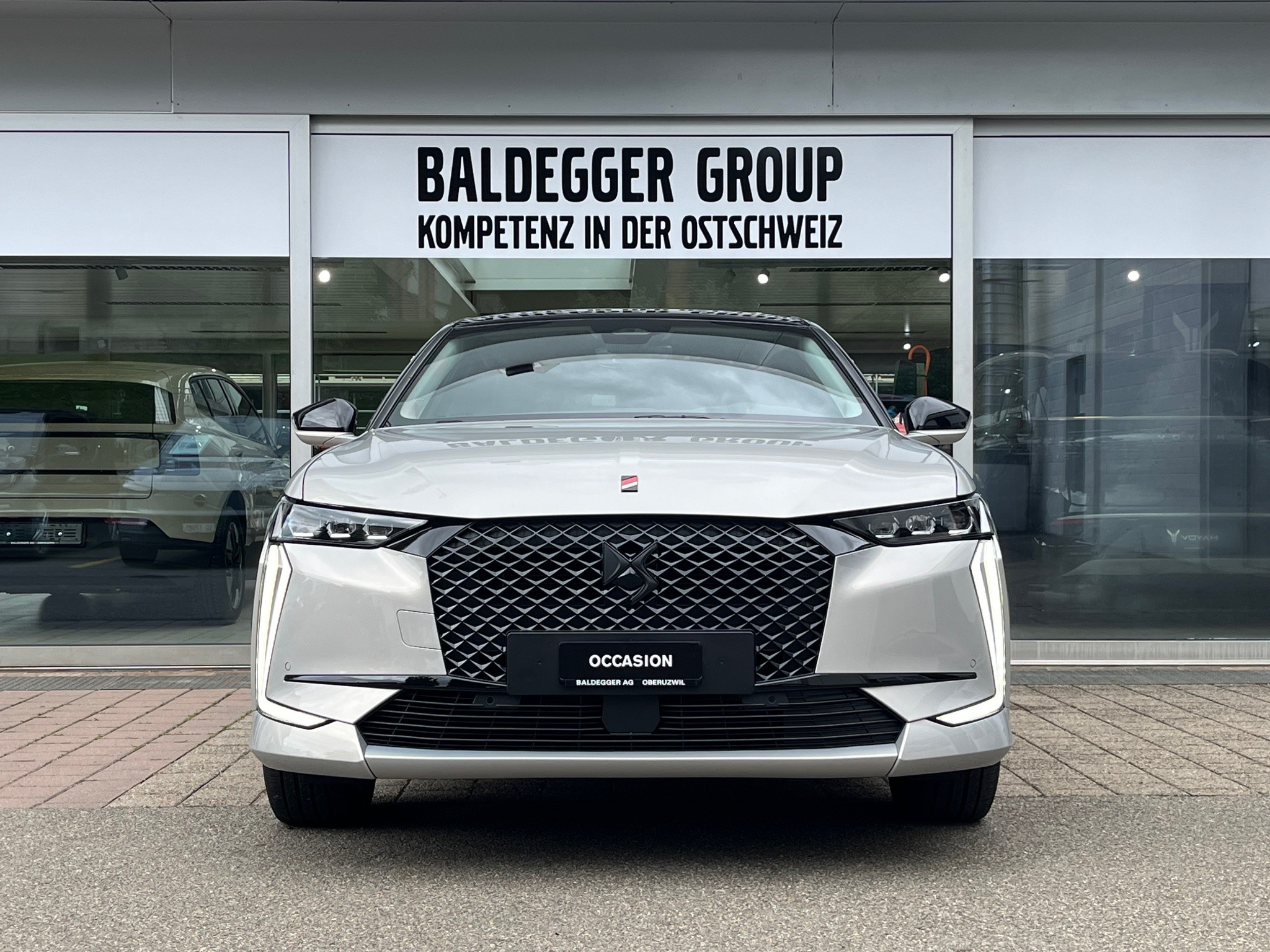 listing desktop thumbnail image 4