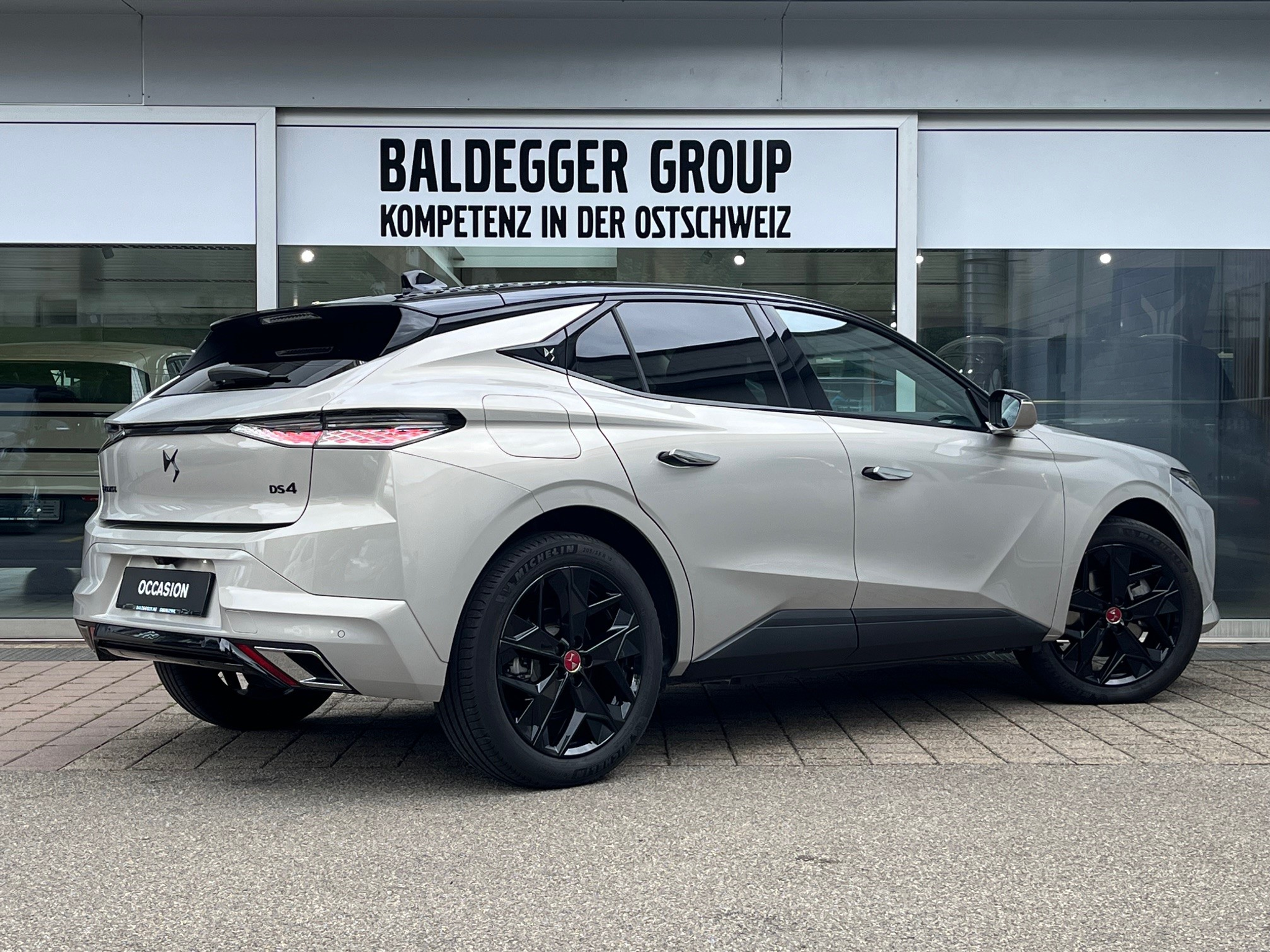 listing desktop thumbnail image 2