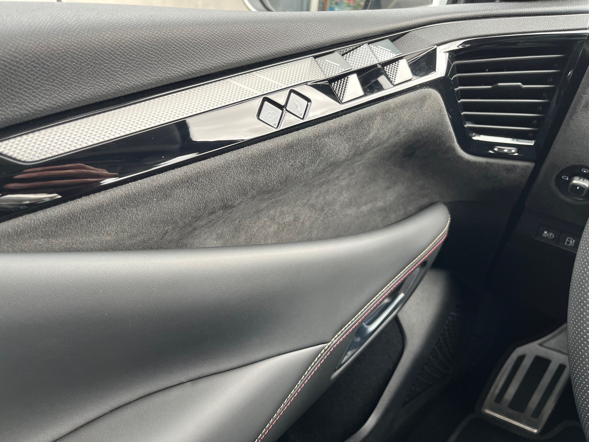 listing desktop thumbnail image 12