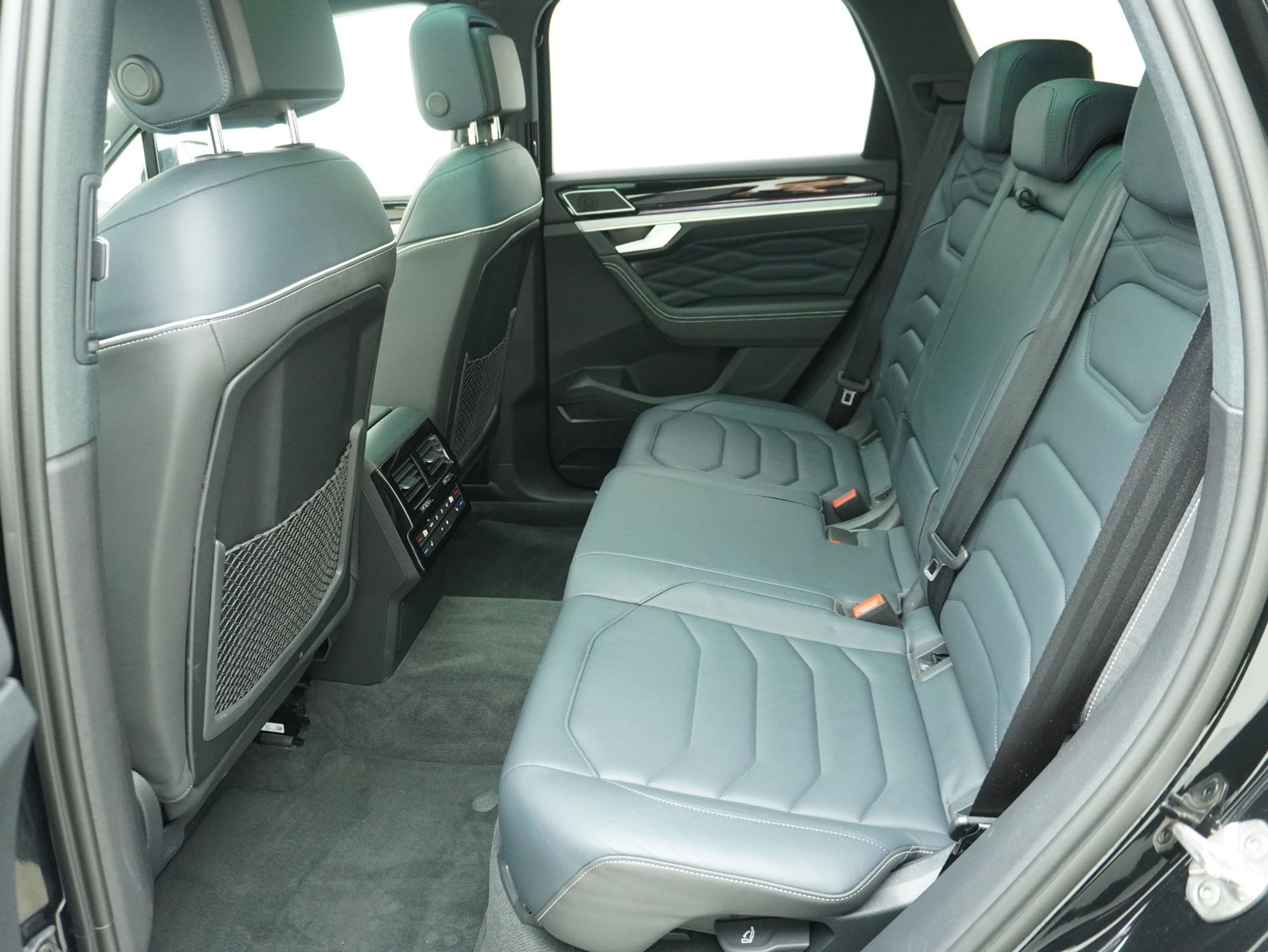 listing desktop thumbnail image 13