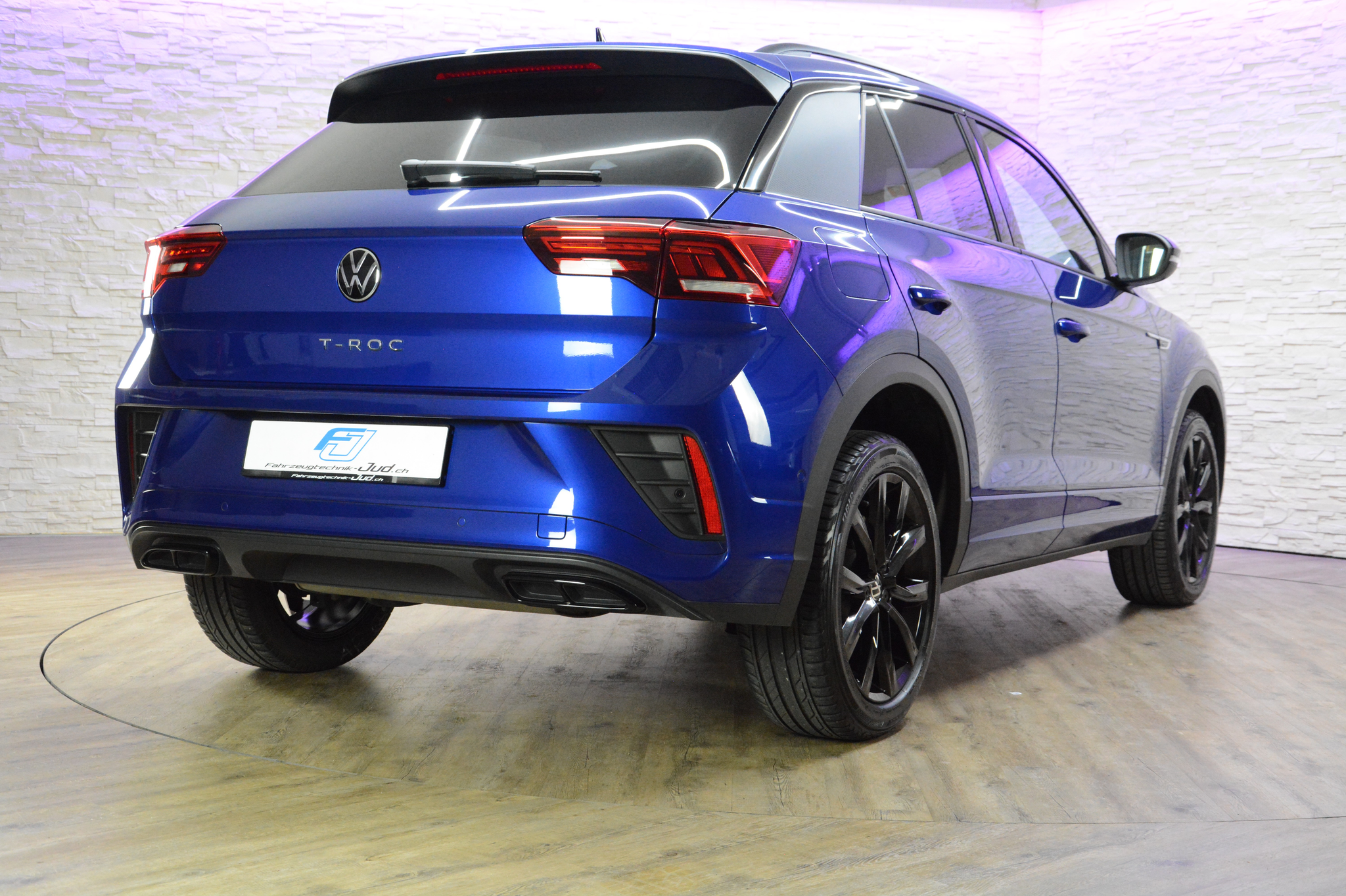 listing desktop thumbnail image 4