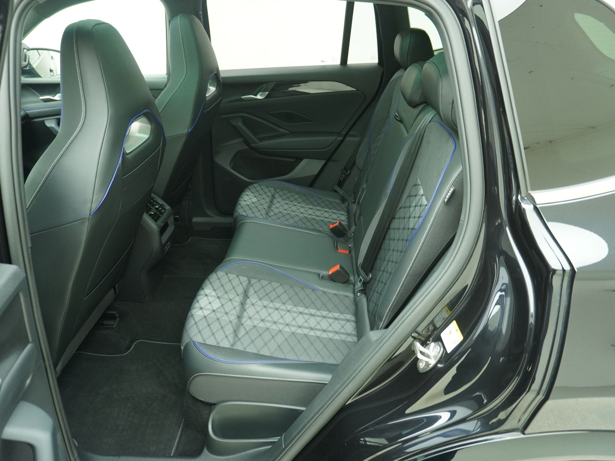 listing desktop thumbnail image 10