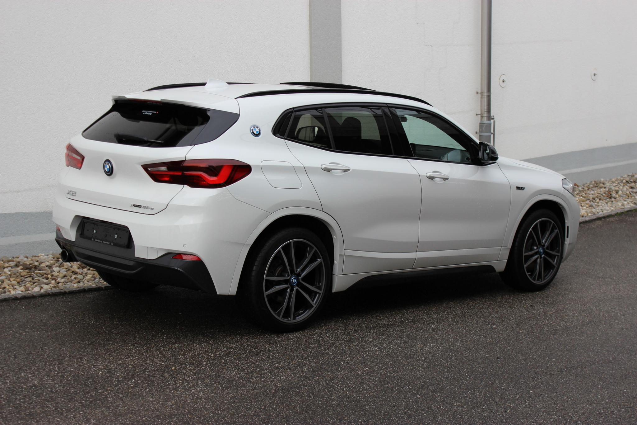 listing desktop thumbnail image 4