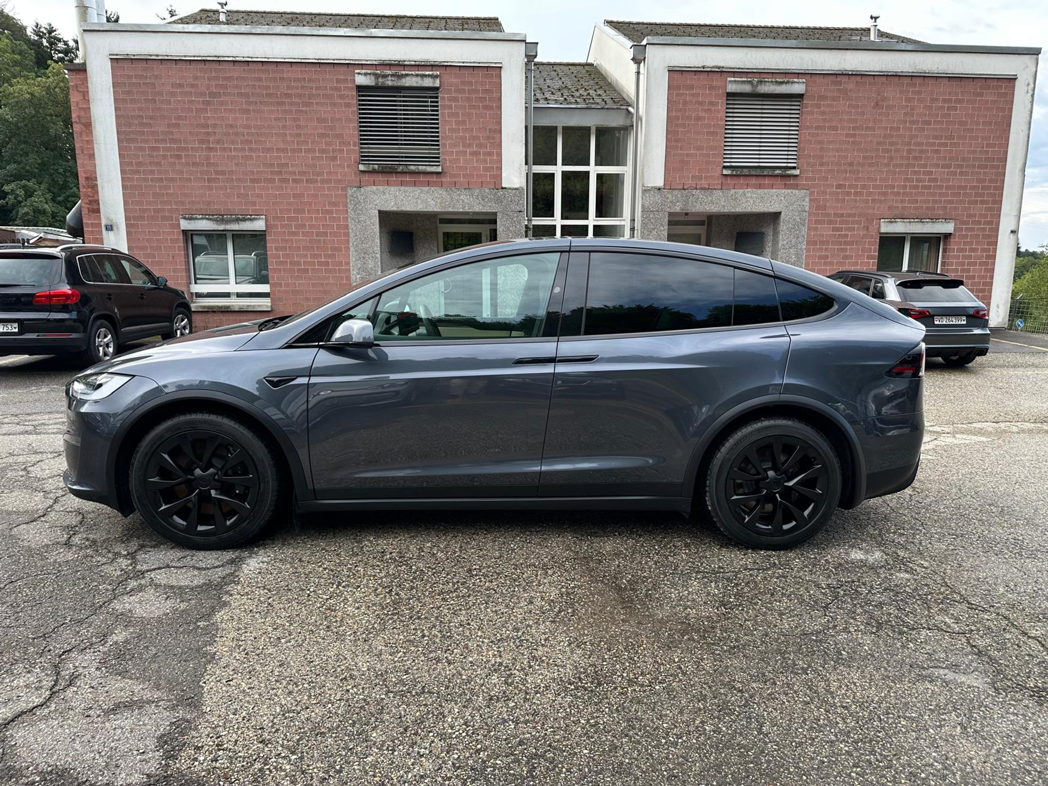 listing desktop thumbnail image 1