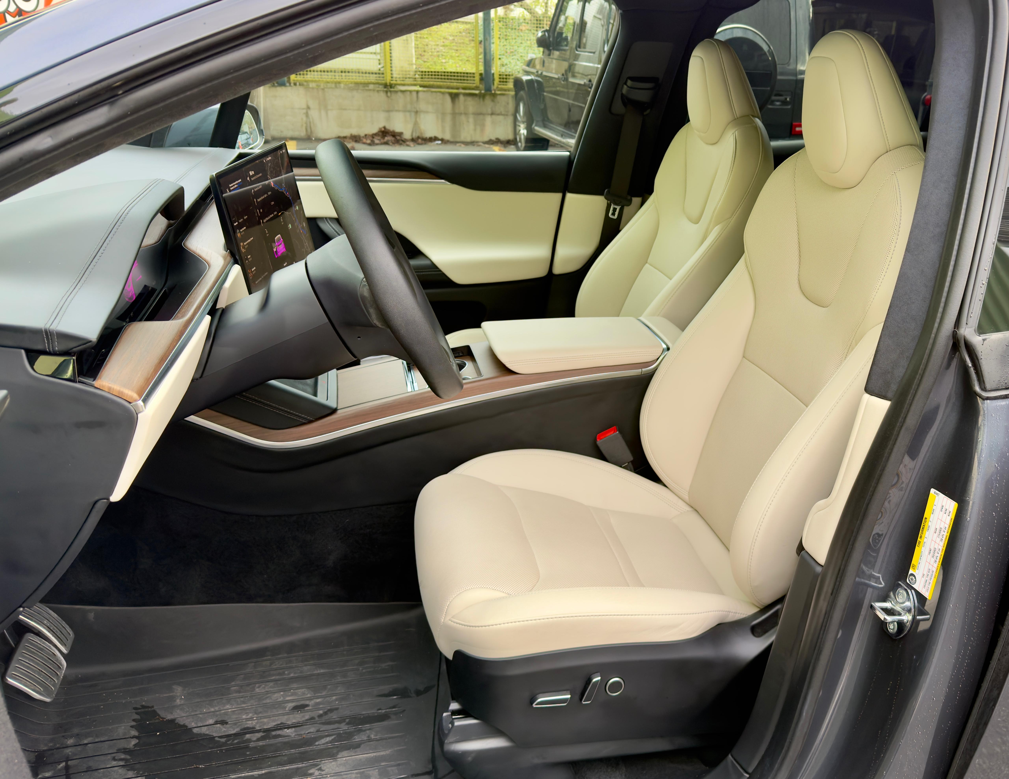 listing desktop thumbnail image 8