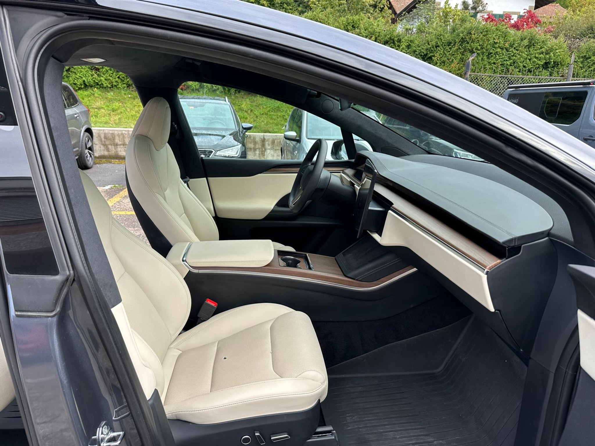 listing desktop thumbnail image 14