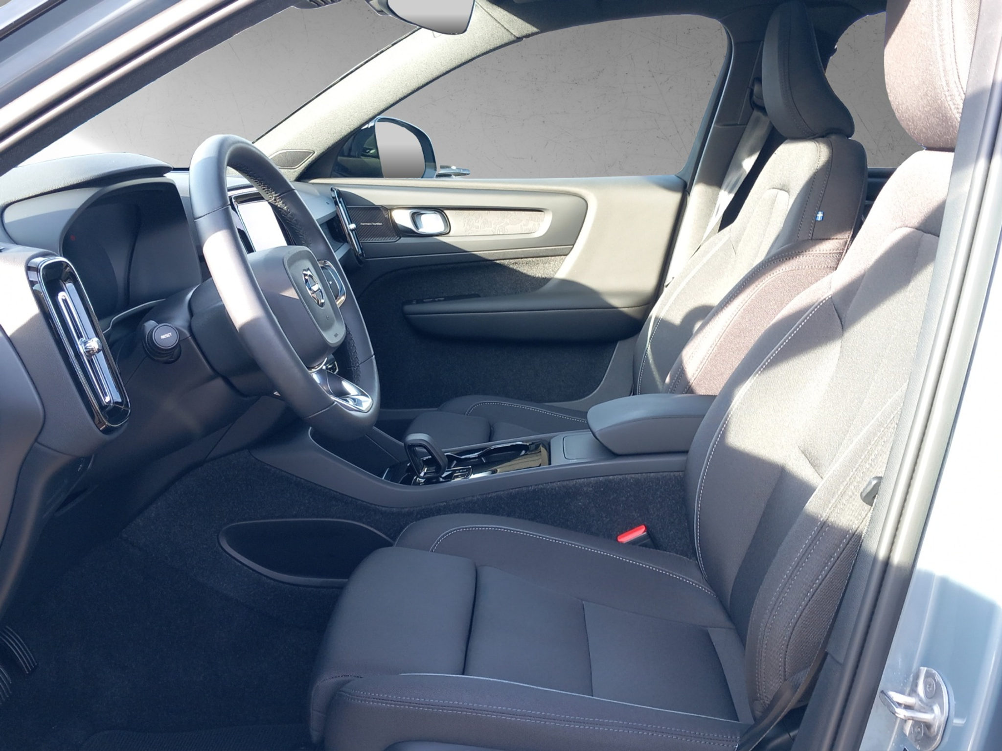 listing desktop thumbnail image 12