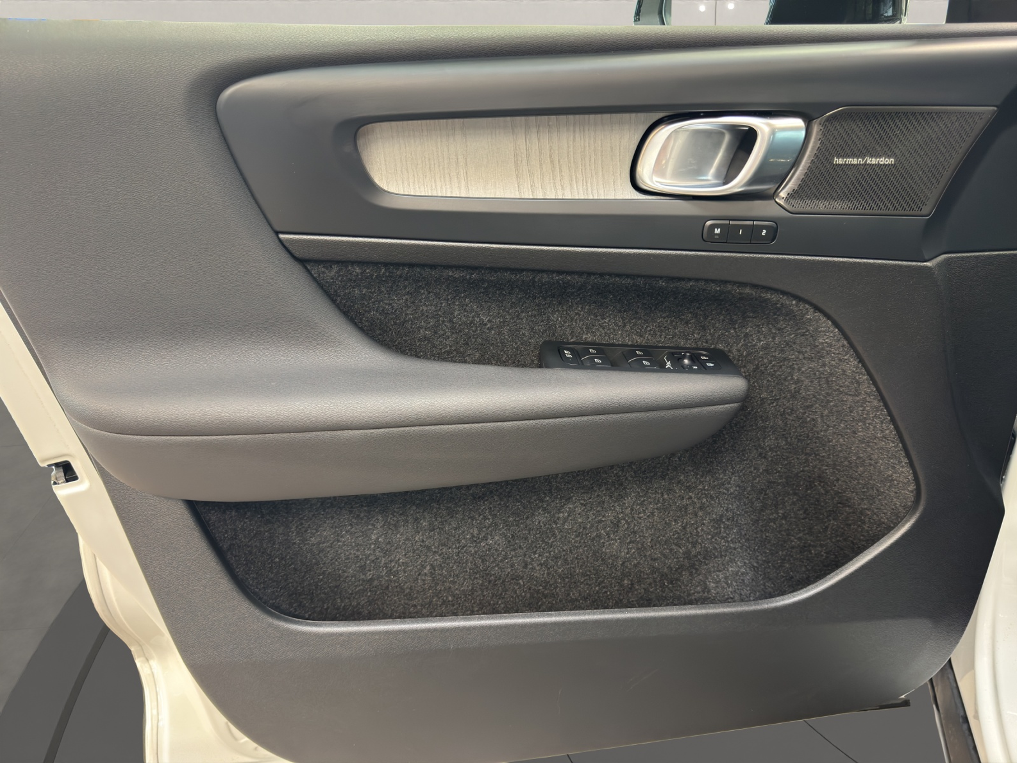 listing desktop thumbnail image 8